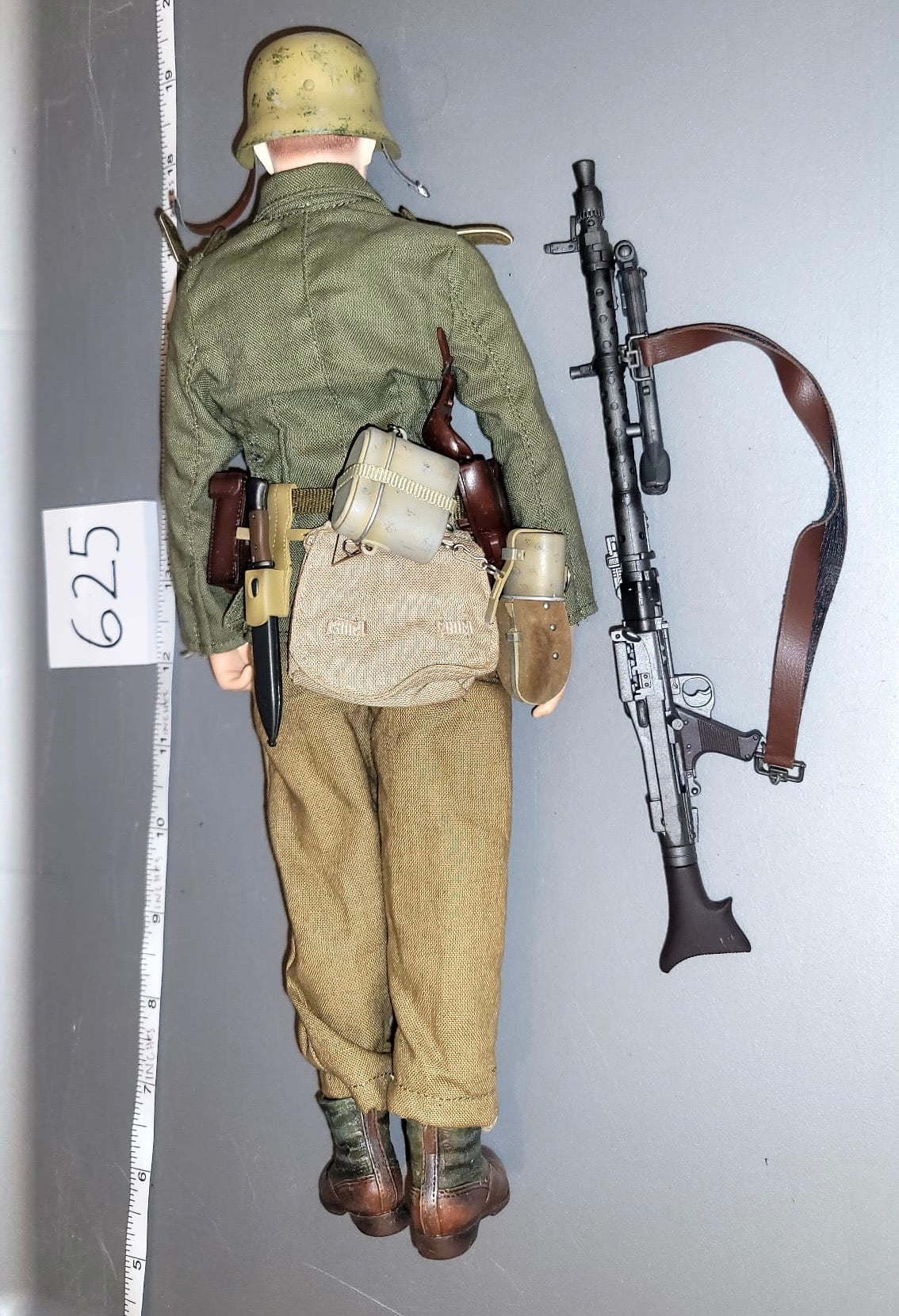 1:6 Scale WWII German Afrika Korps Machine Gunner Dressed Figure - Dragon