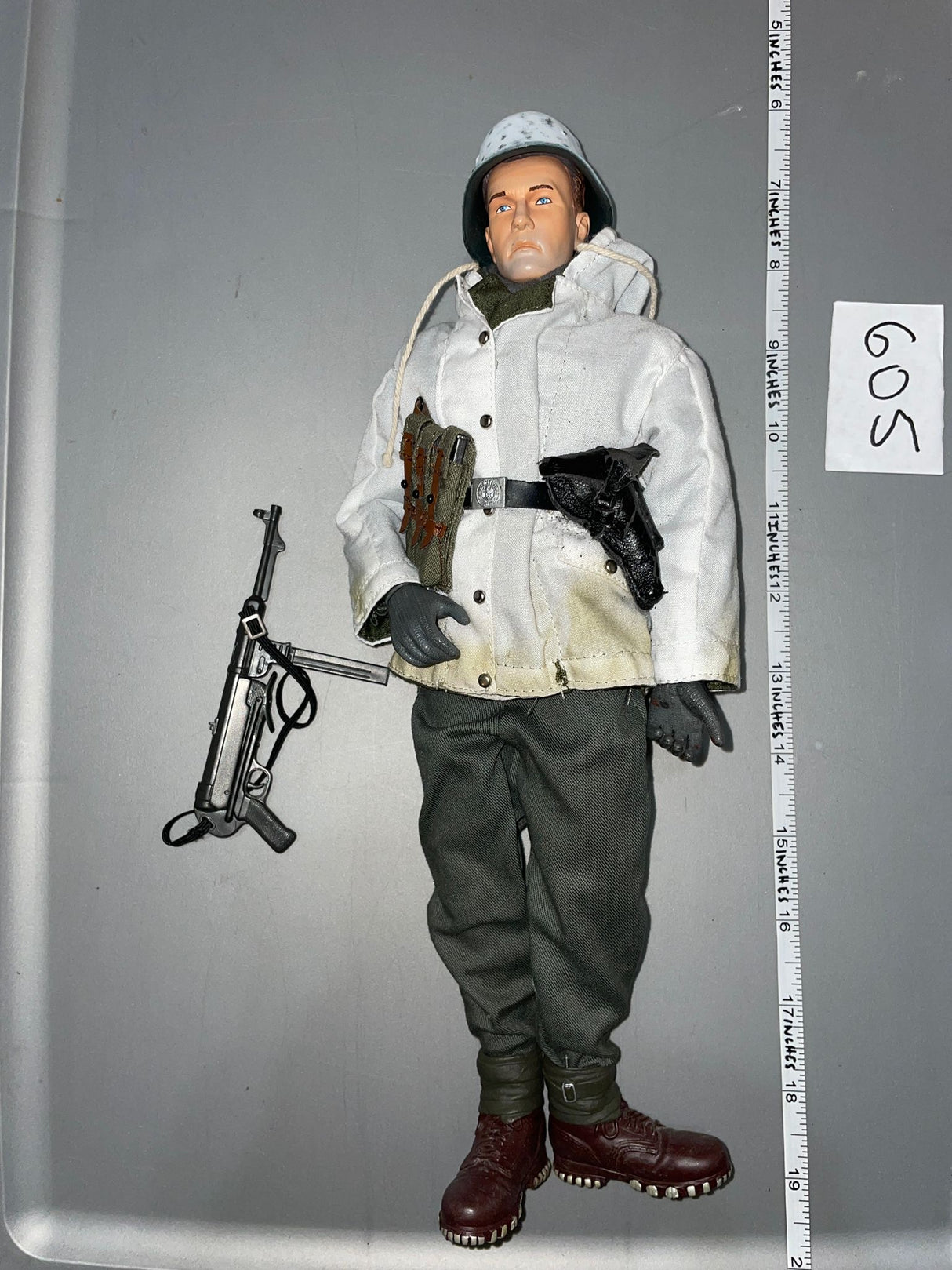 1:6 Scale WWII German Winter Heer Dressed Figure - Dragon