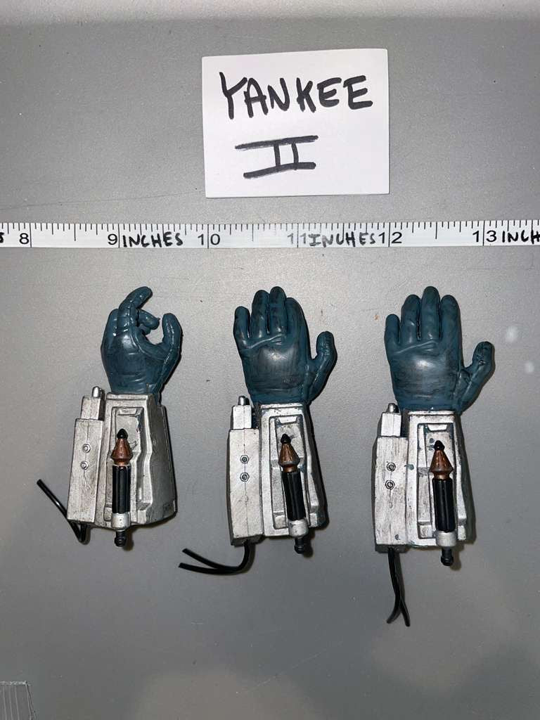 1/6 Scale Star Wars Mandalorian Hand Lot - Left Hands