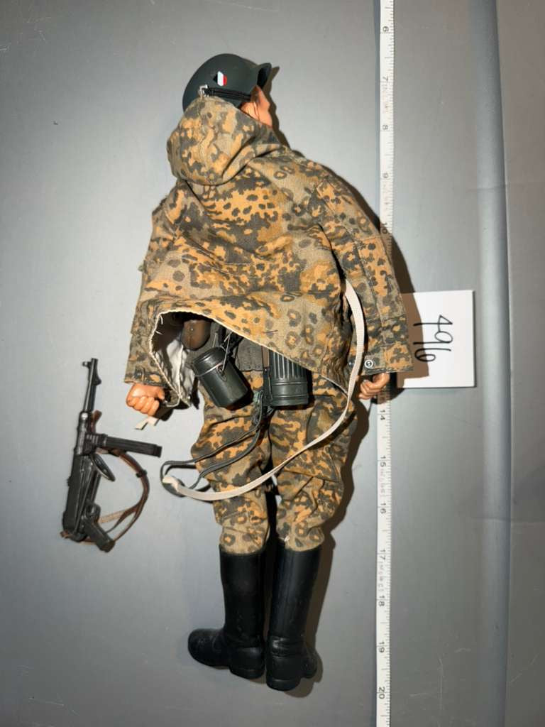 1:6 Scale WWII German Waffen Grenadier Dressed Figure - Battle of the Bulge - Dragon