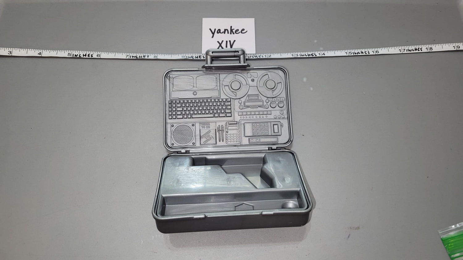 1/6 Scale Modern Era Hardside Case / Suitcase - Diorama