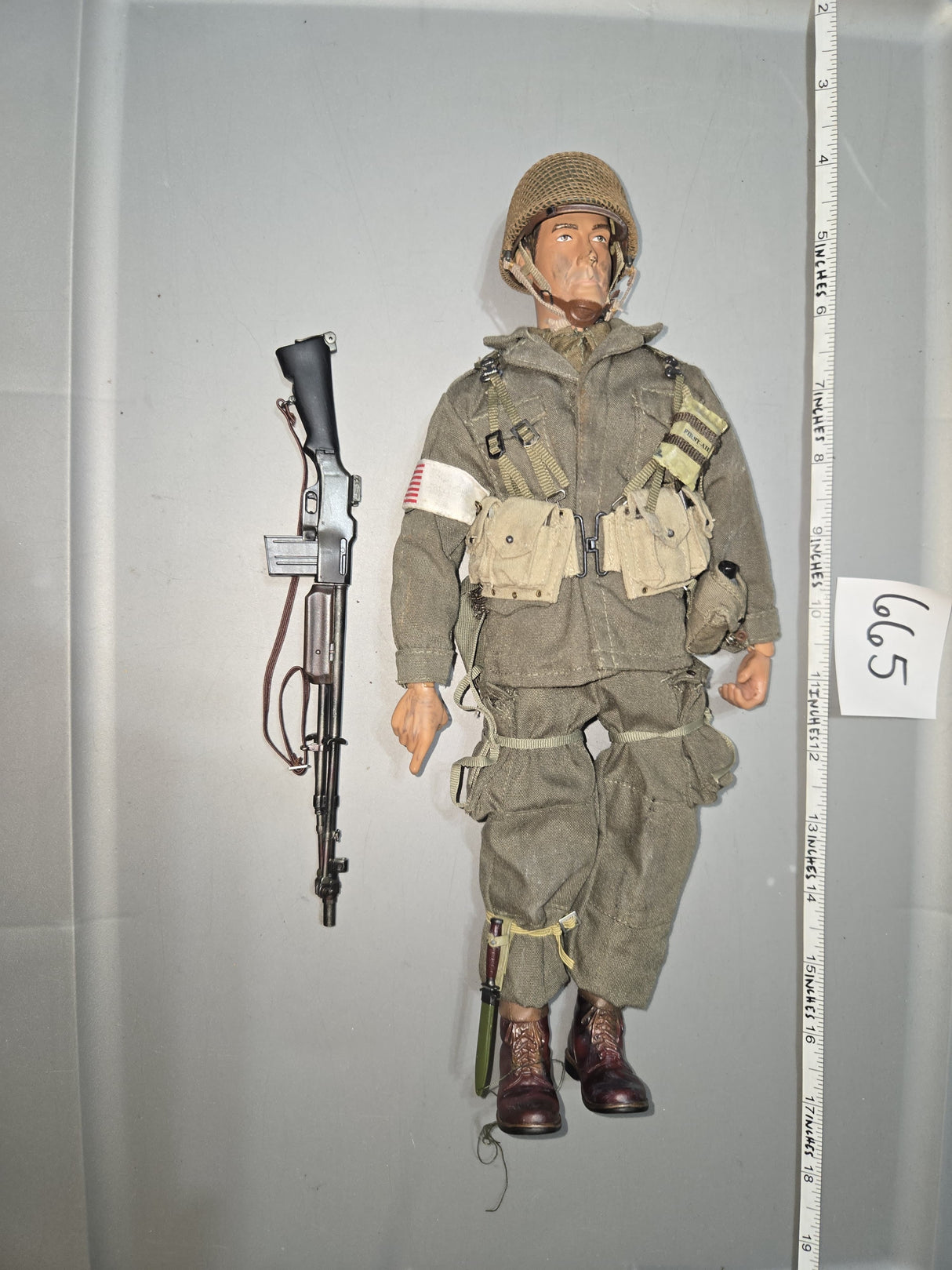 1:6 Scale WWII US Paratrooper Dressed Figure - Dragon