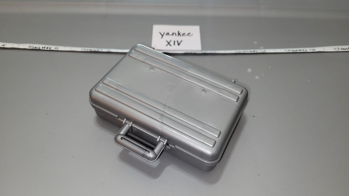 1/6 Scale Modern Era Hardside Case / Suitcase - Diorama