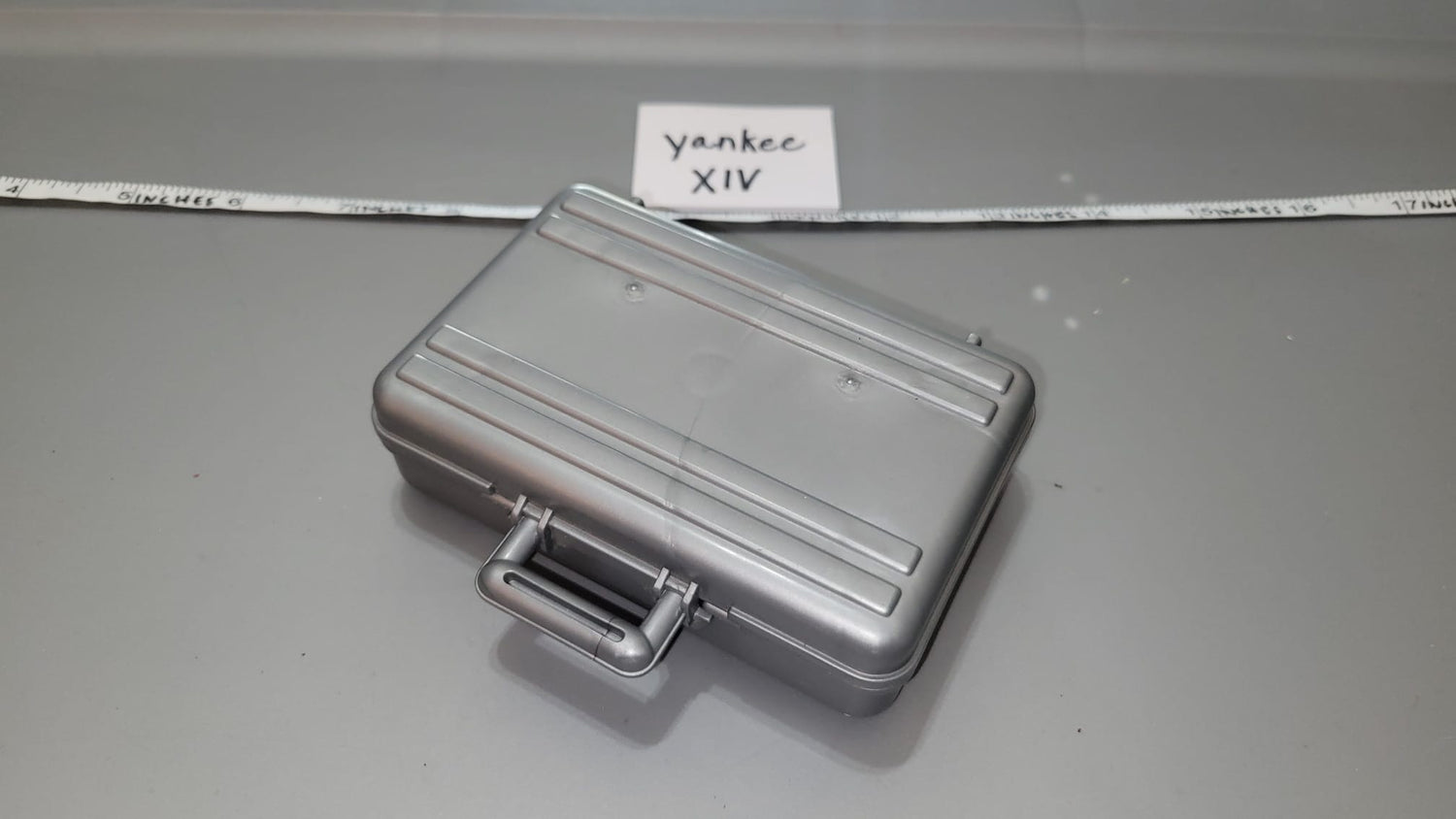 1/6 Scale Modern Era Hardside Case / Suitcase - Diorama