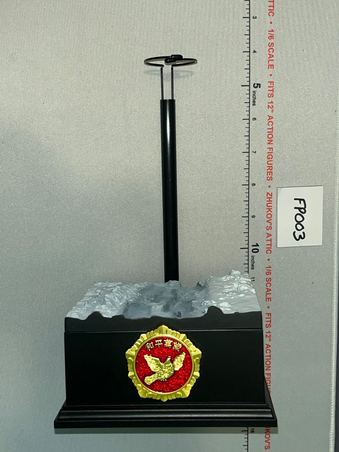 1/6 Scale Modern Era Chinese Flag Display Stand with Peace Dove Emblem - Korean War Chinese Infantryman - Crossing the Yalu FP022 Facepool