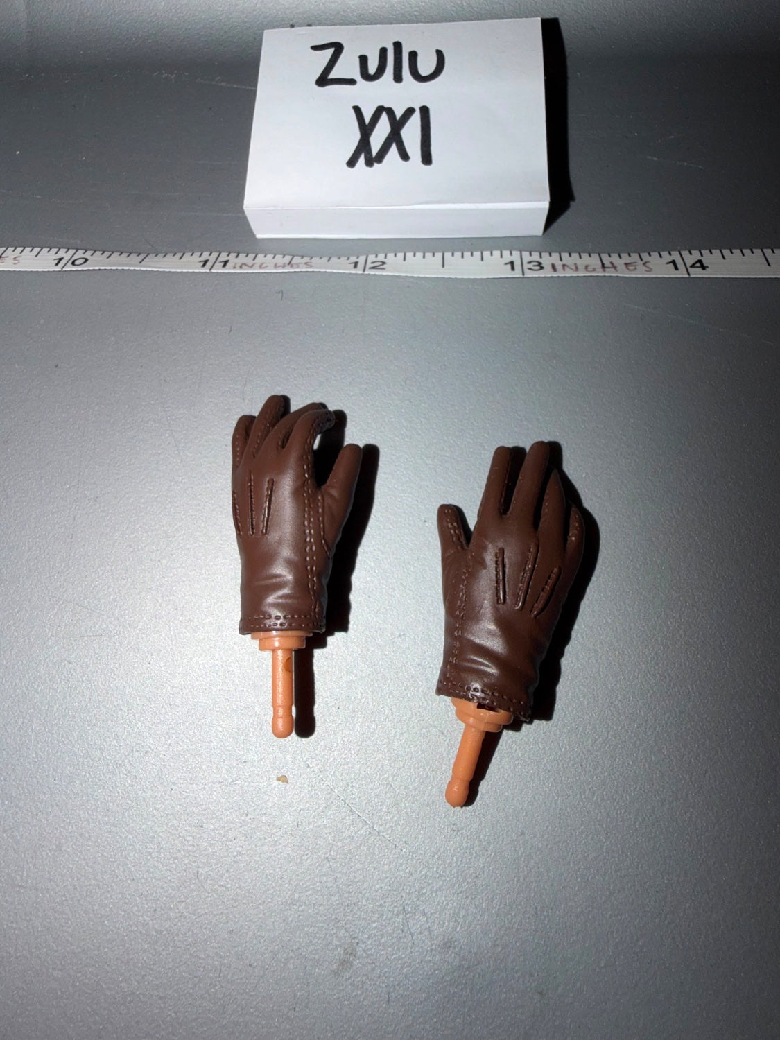 1/6 Scale WWII US Brown Gloved Hands - Zulu XXI