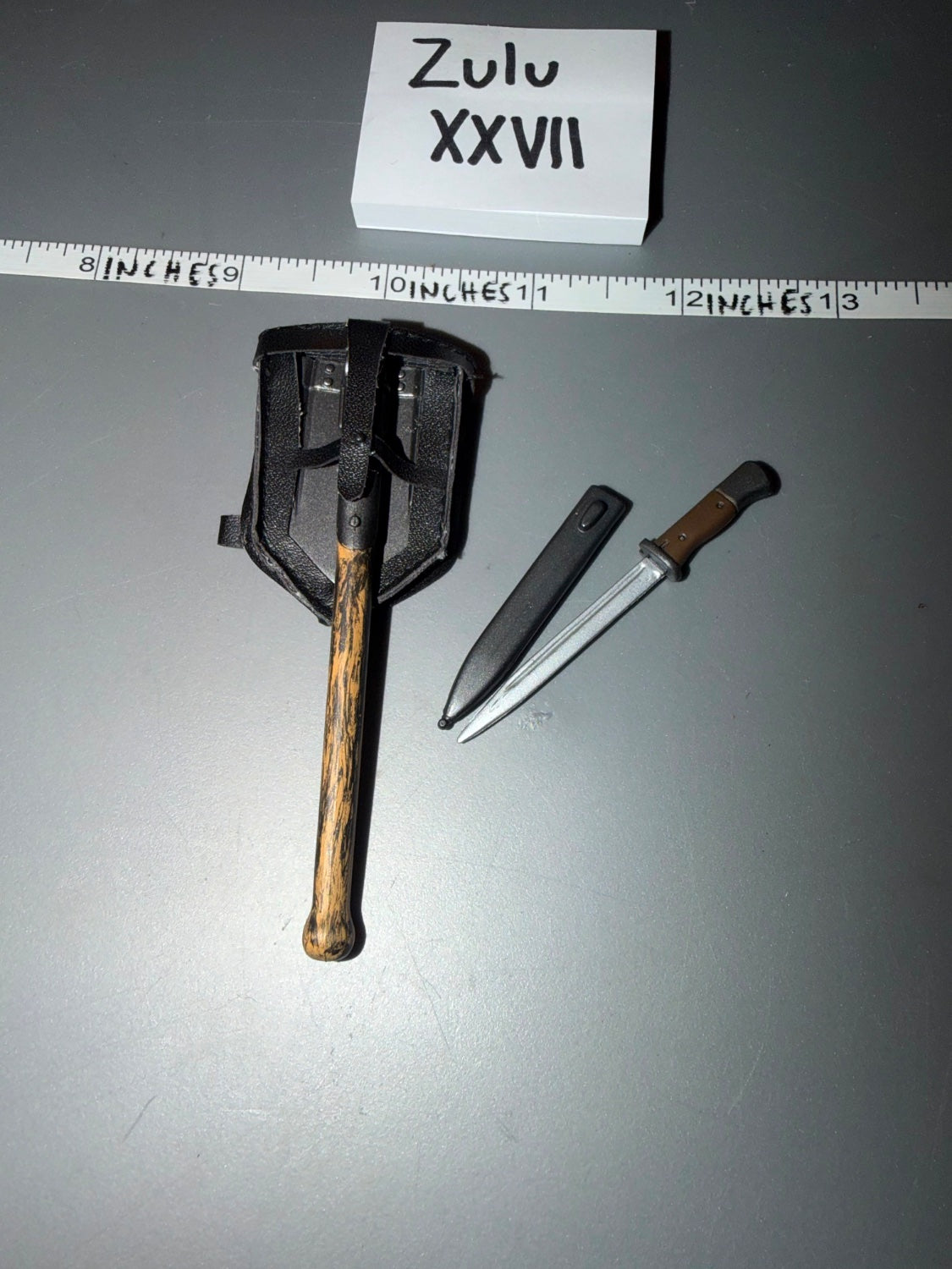 1/6 Scale WWII German Entrenching Tool and Bayonet Set