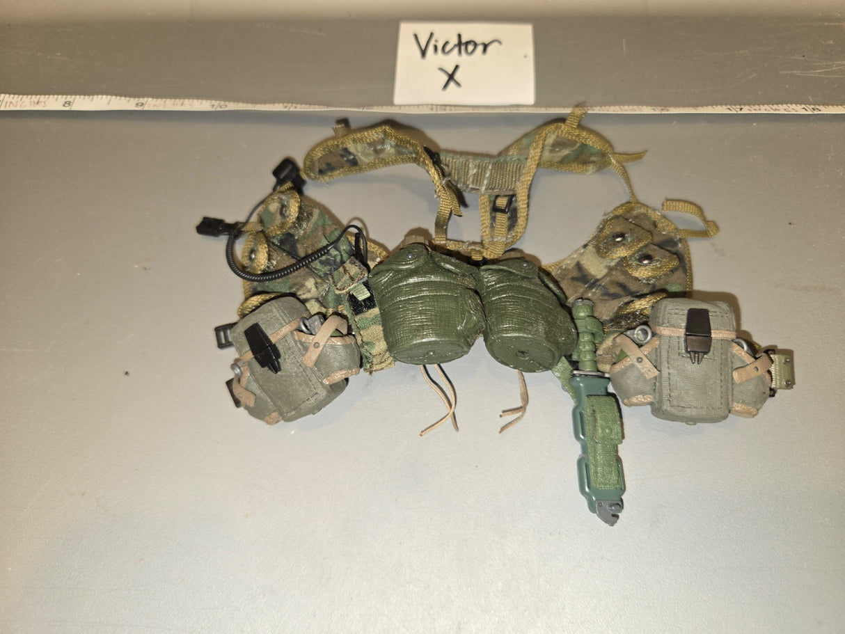 1/6 Scale Modern Era US Multicam Combat Harness with Canteens and Pouches - Victor X