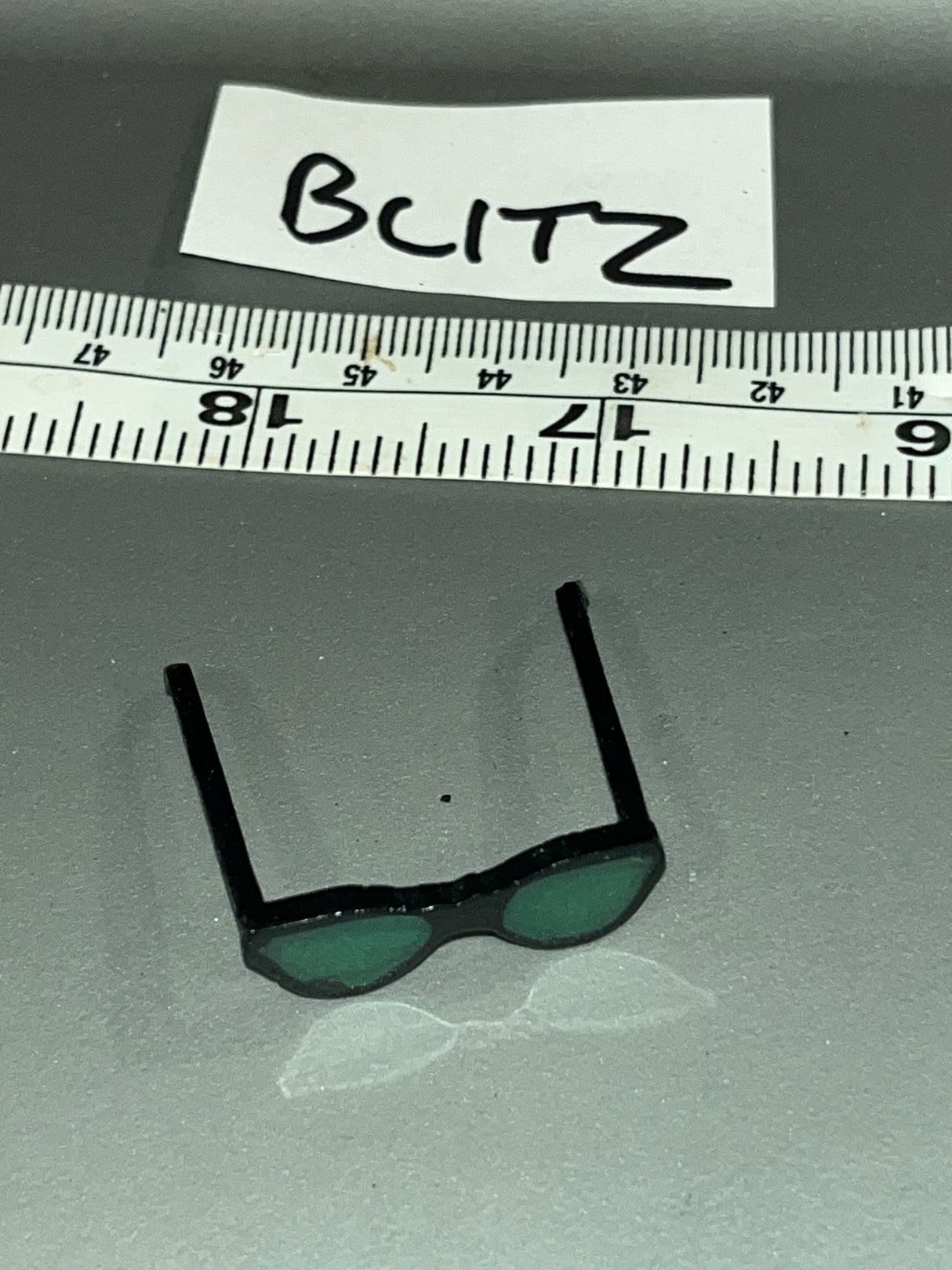 1:6 Scale Modern Era Glasses