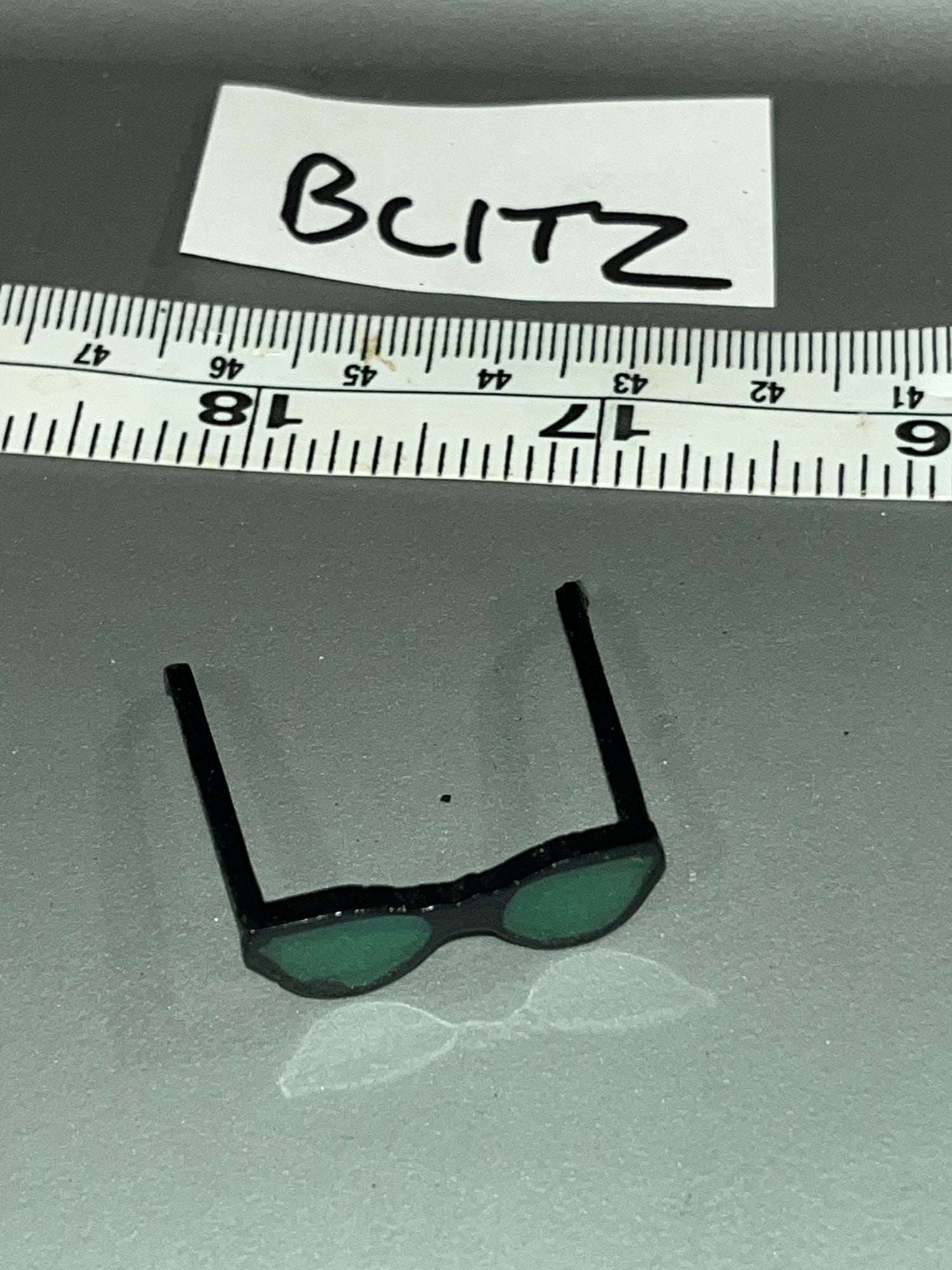 1:6 Scale Modern Era Glasses