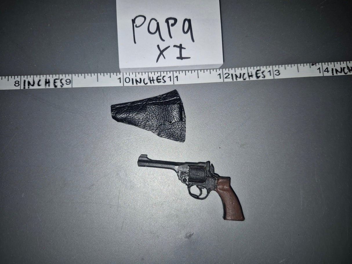 1/6 Scale WWII British Revolver and Holster