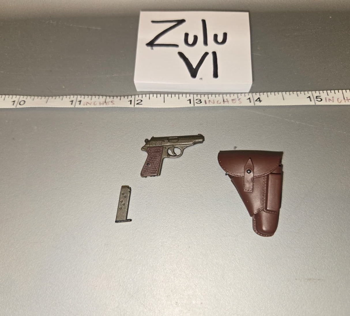 1/6 Scale WWII German Pistol and Holster - Dragon