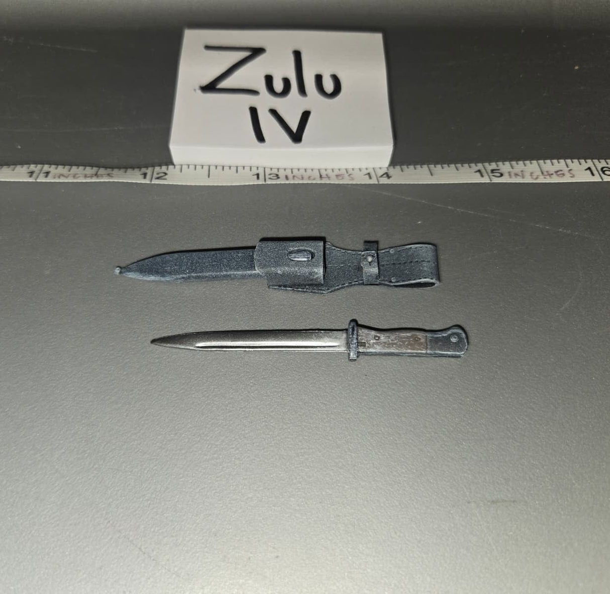 1/6 Scale WWII German Bayonet and Scabbard - Dragon