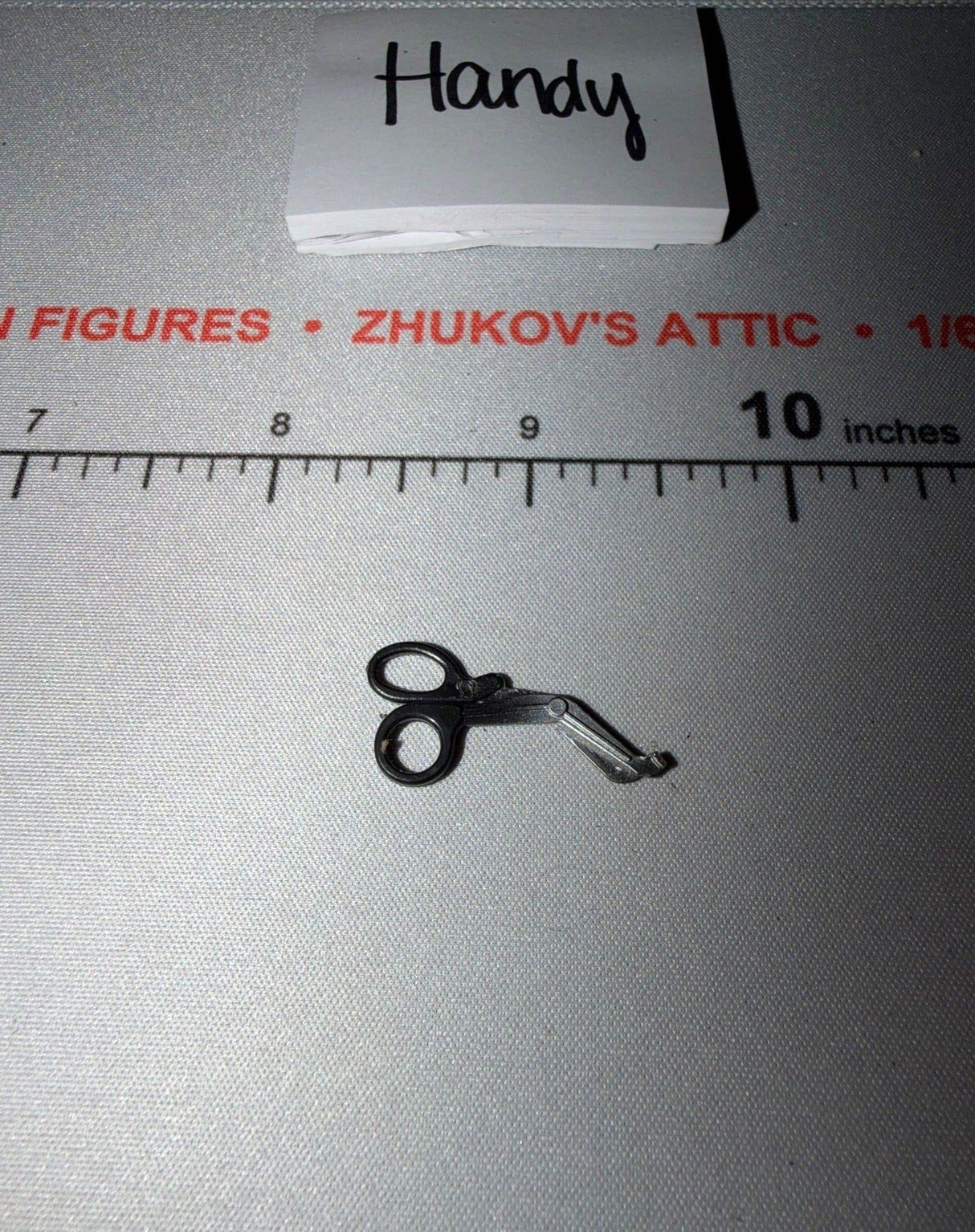1/6 Scale Modern Trauma Scissors - Tool Diorama Item