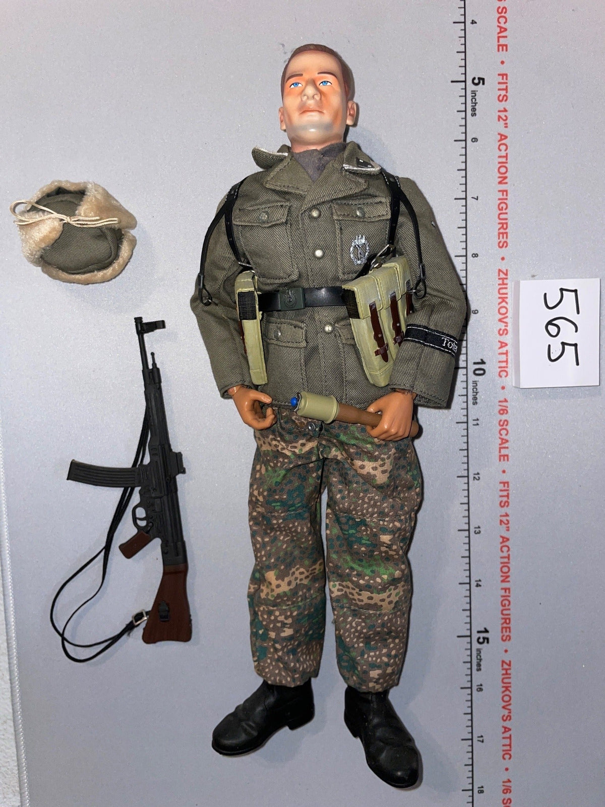 1/6 Scale WWII German Waffen Dressed Figure with Helmet and Weapon - Dragon