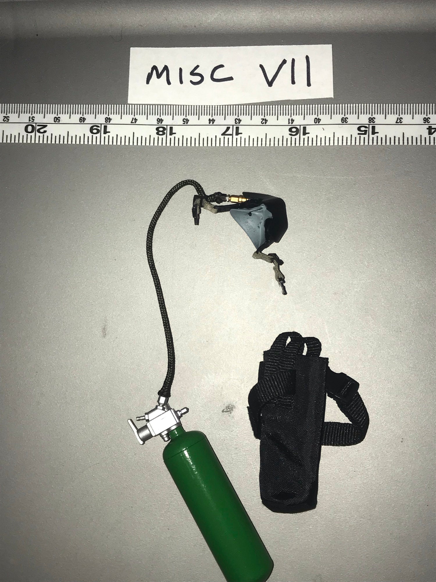 1:6 Modern Halo Oxygen Bottle and Mask 111743