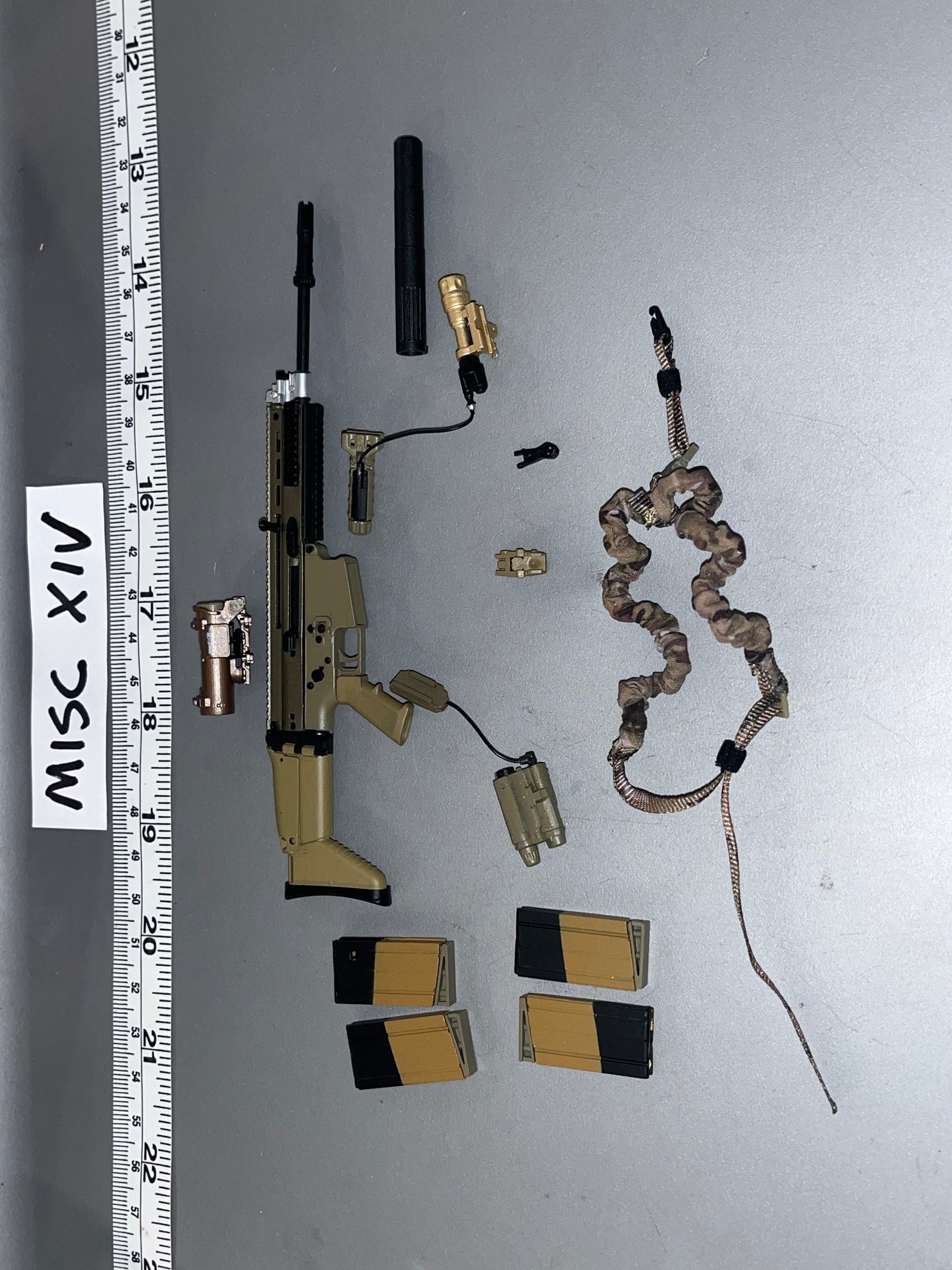 1/6 Scale Modern Era SCAR Rifle - Minitimes 105699