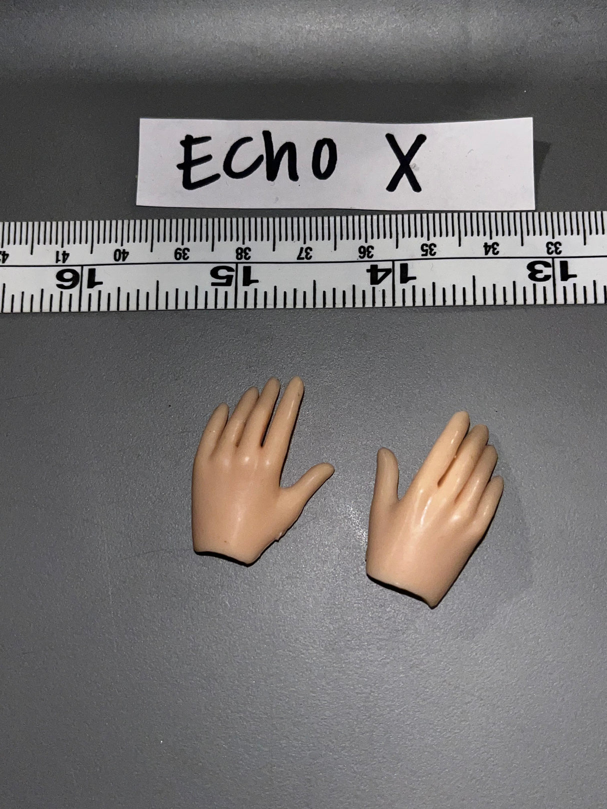 1/6 Scale Hand Set 105650