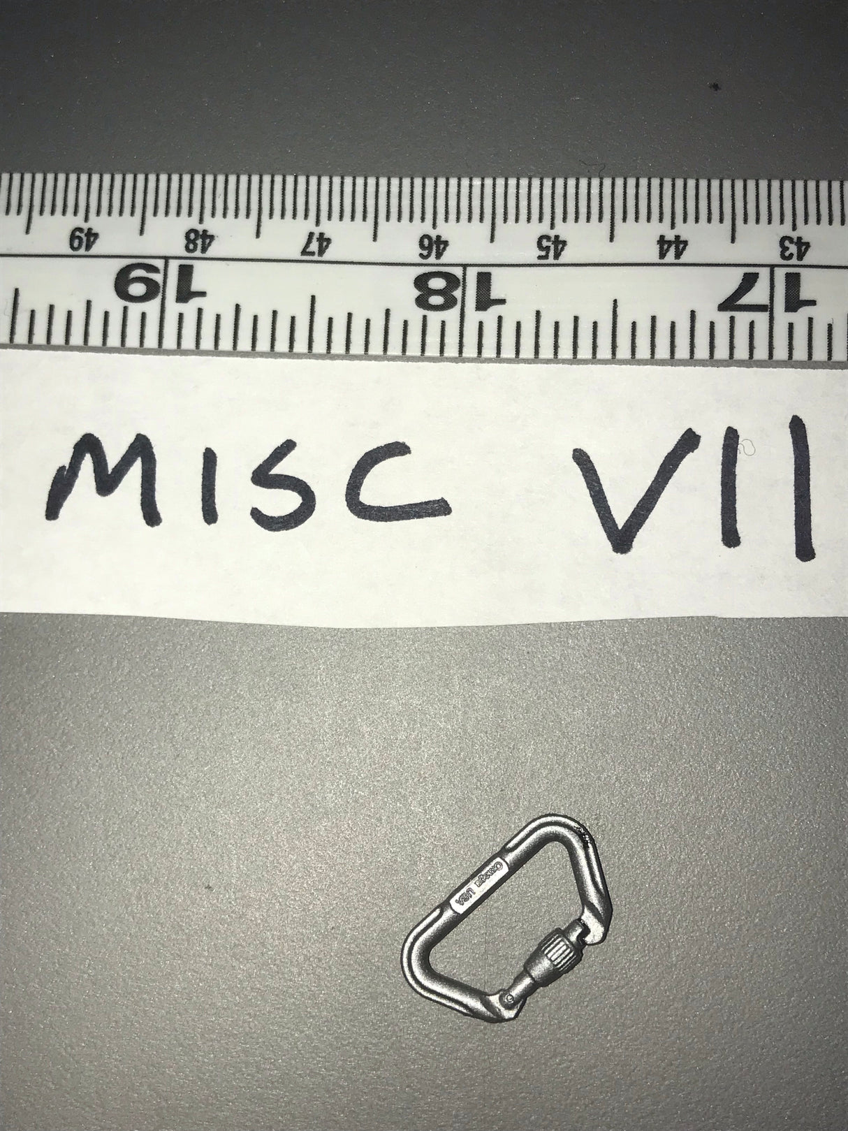 1:6 Modern Carabiner 111735