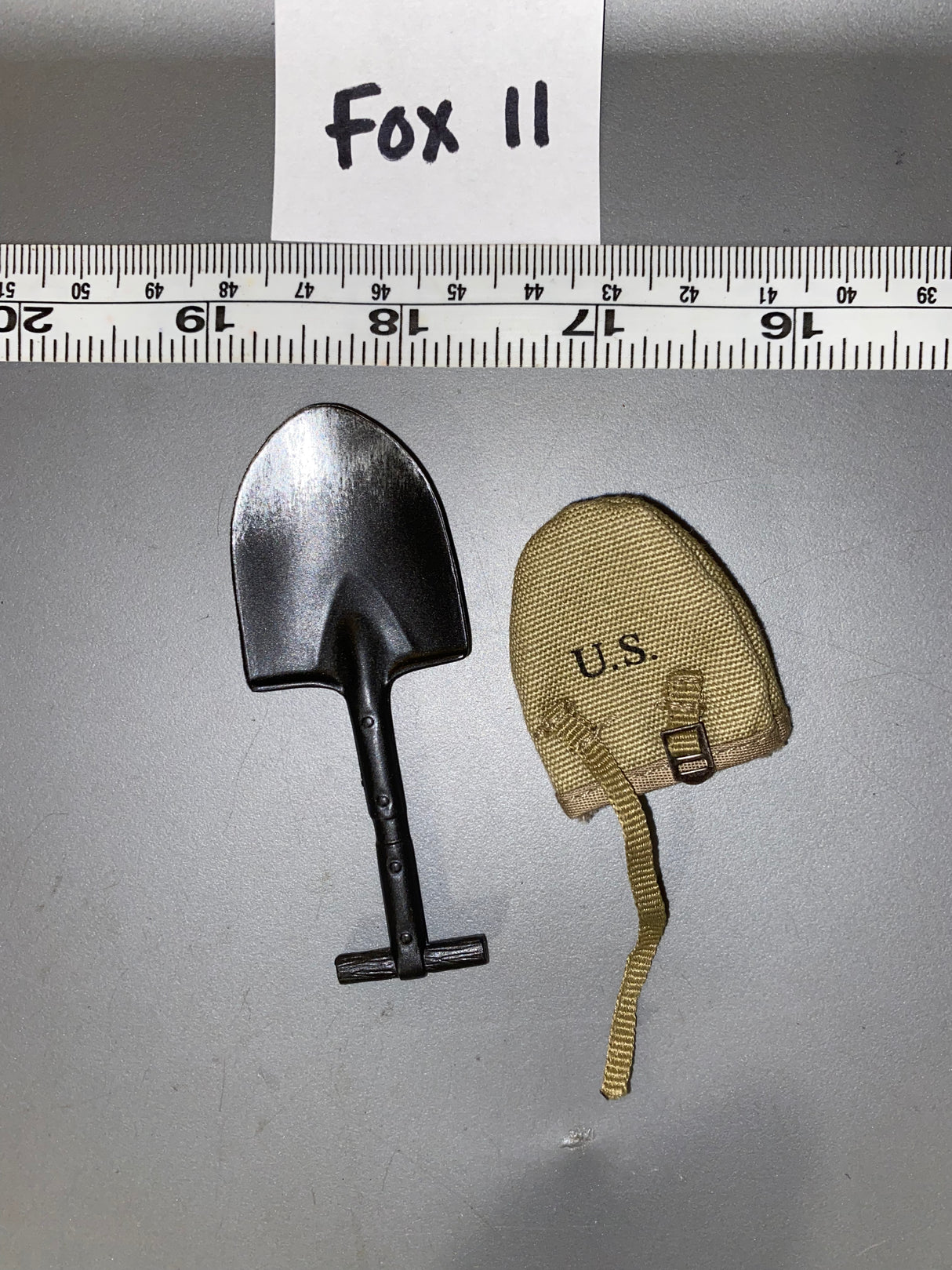 1/6 Scale WWII US Entrenching Tool and Cover 105475