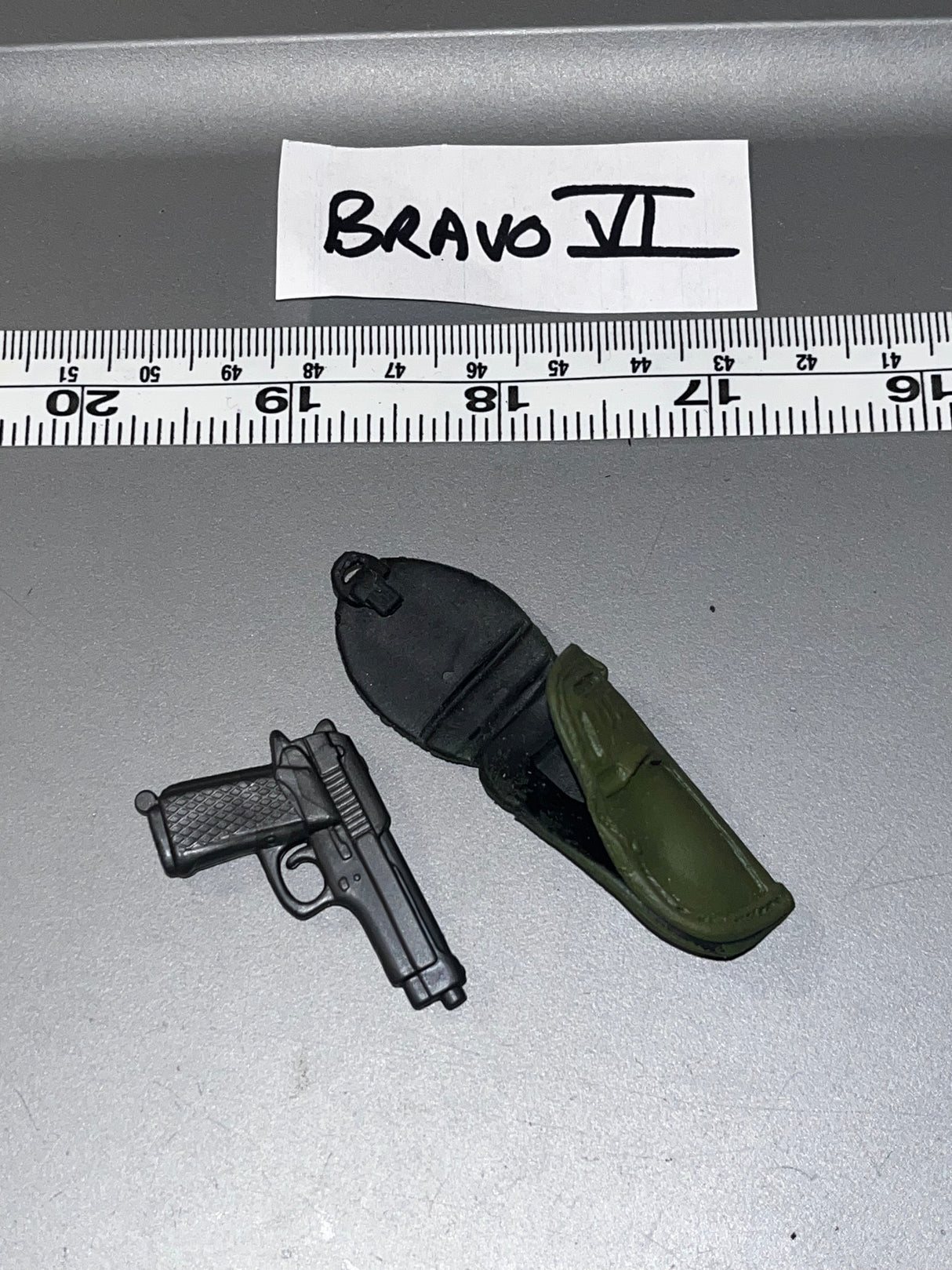 1/6 Modern Era Pistol and Holster 108657