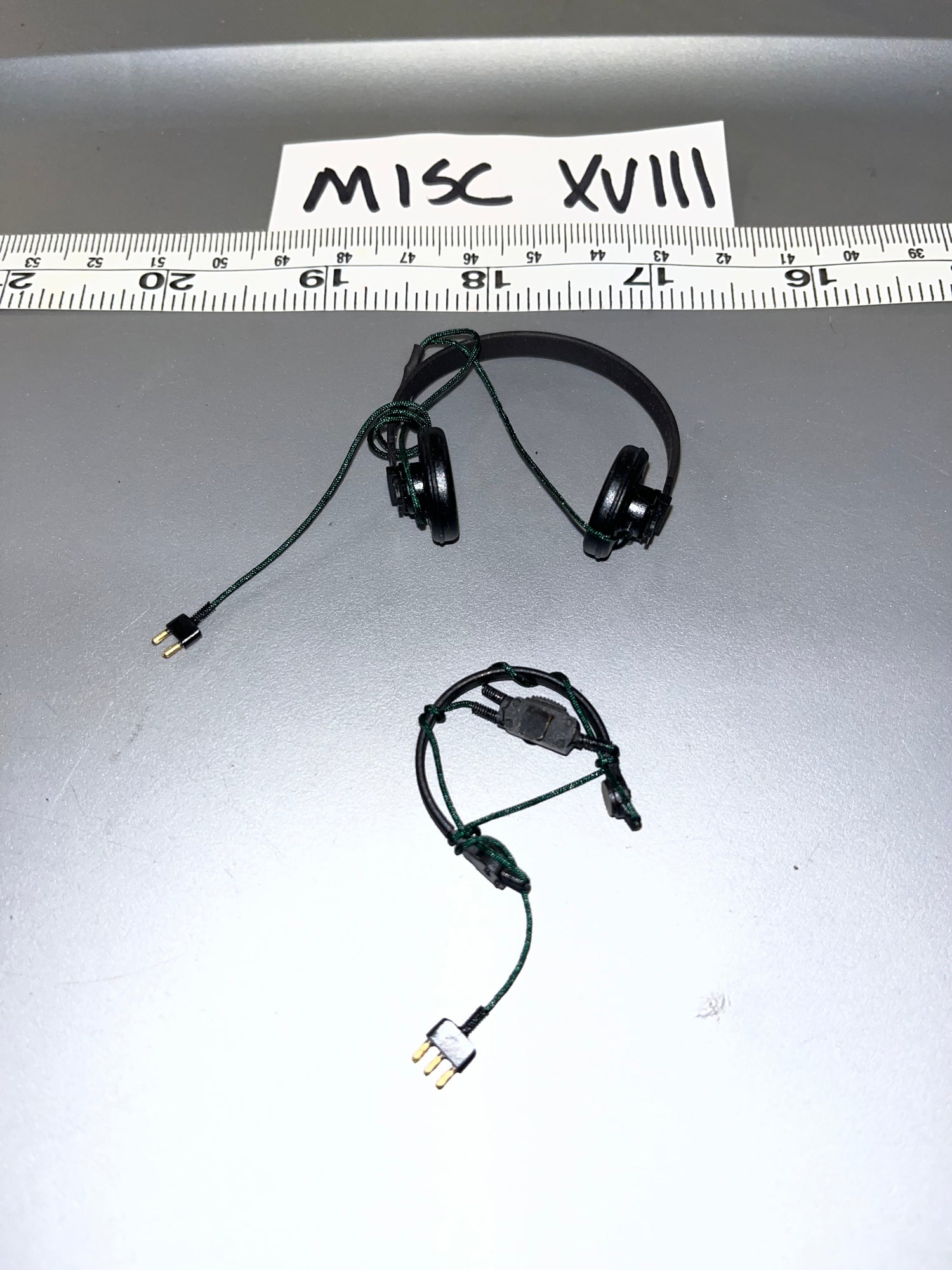 1/6 Scale WWII German Metal Tanker Headphones and Throat Mic - Brown Art 106140