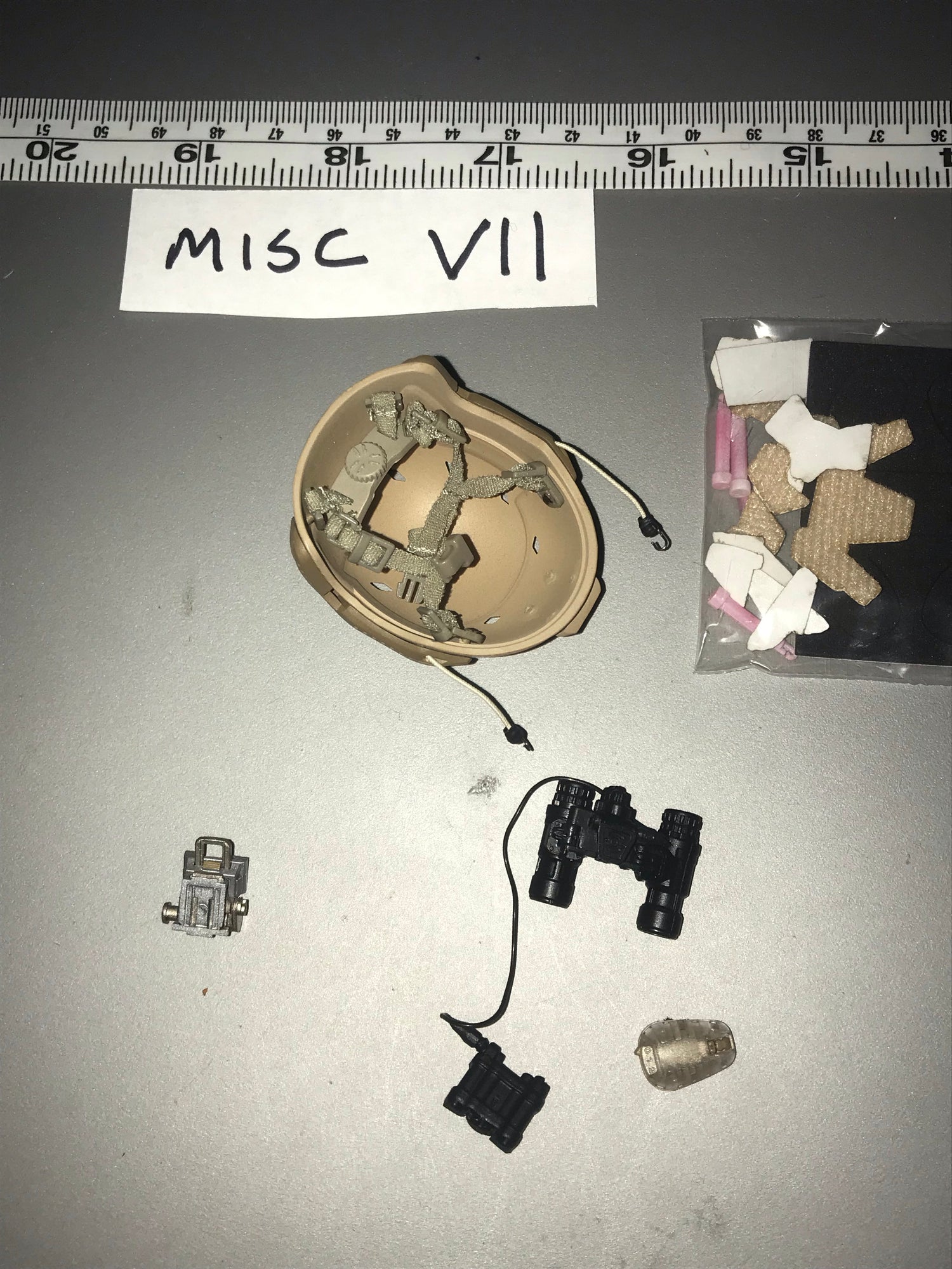 1:6 Modern Helmet 111736