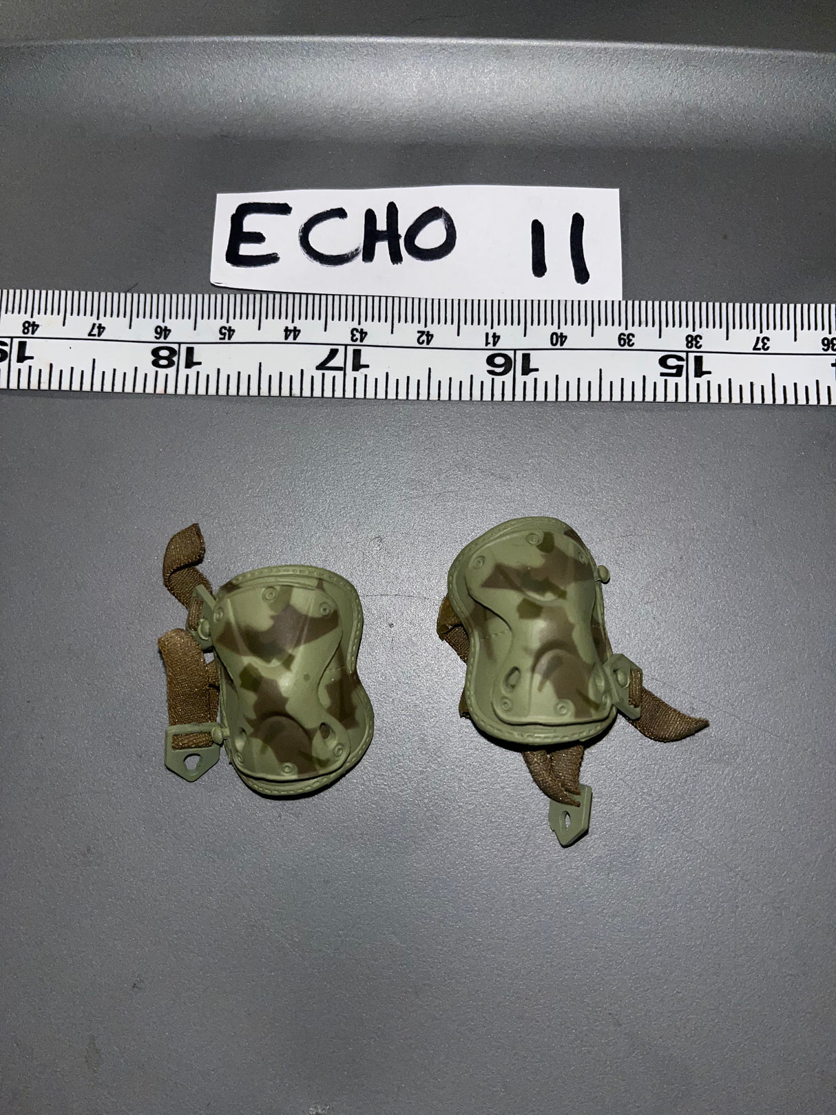 1:6 Scale Modern Knee Pads 105914