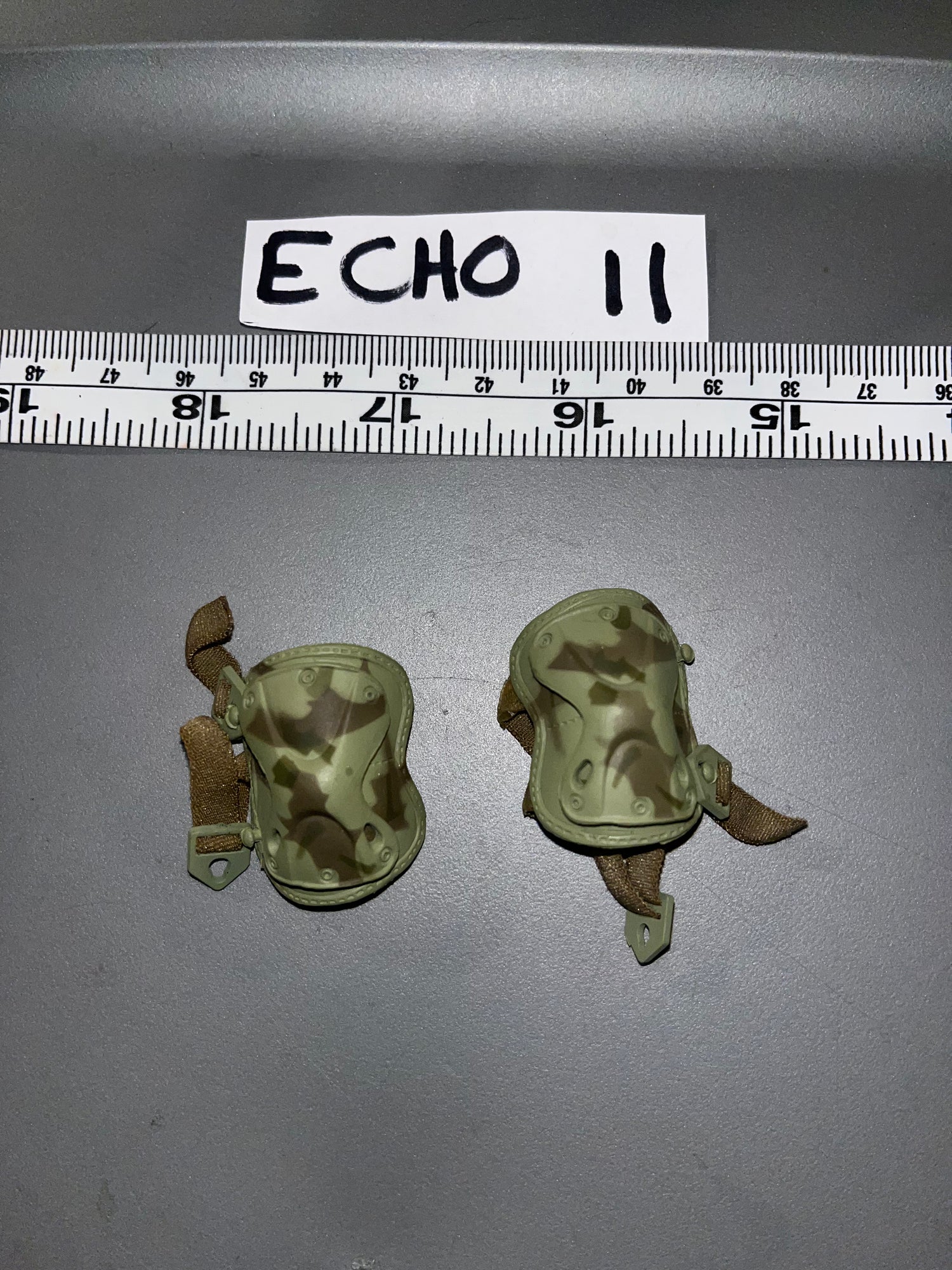 1:6 Scale Modern Knee Pads 105914