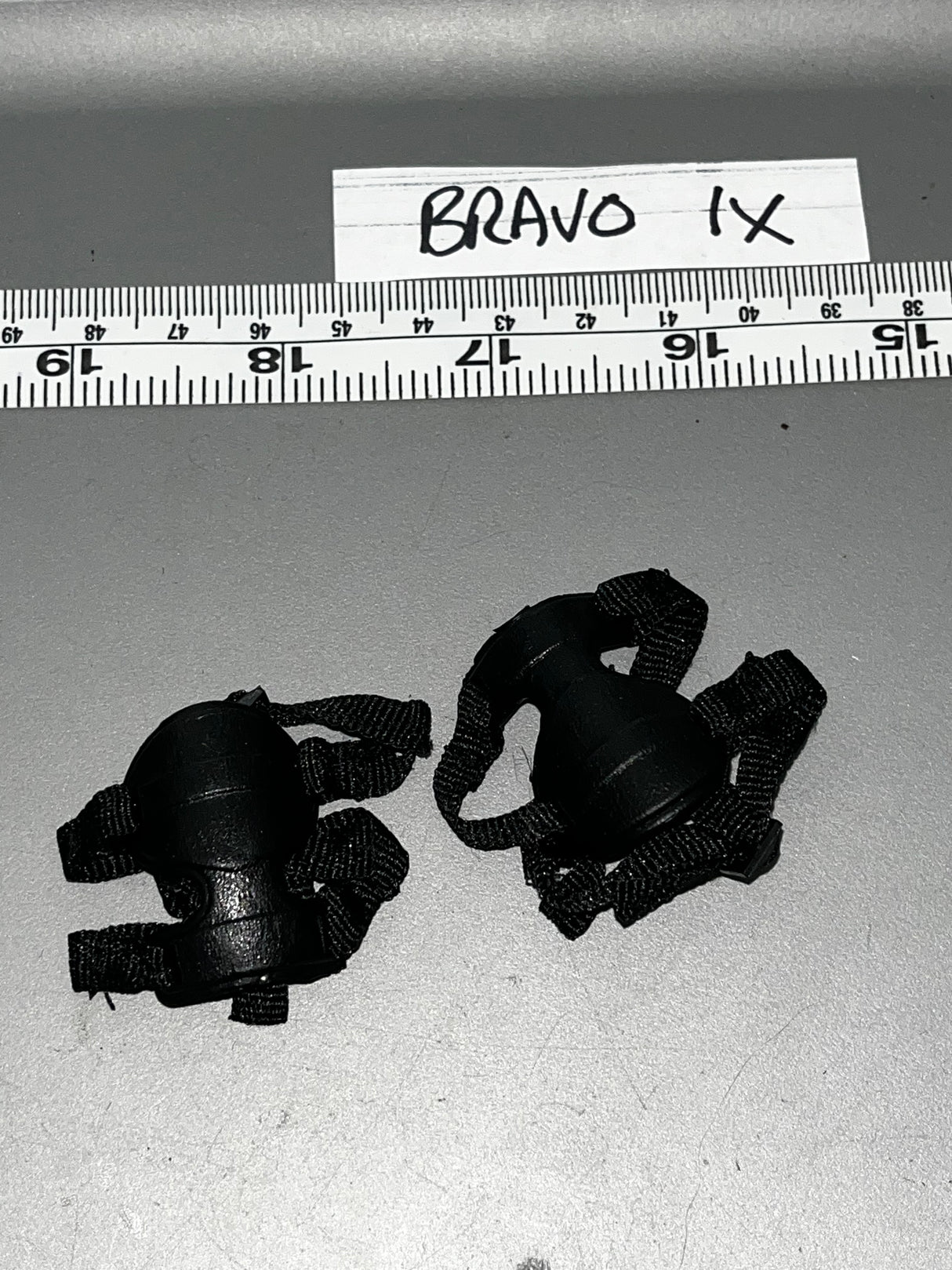 1:6 Scale Modern Era Knee Pads 108542