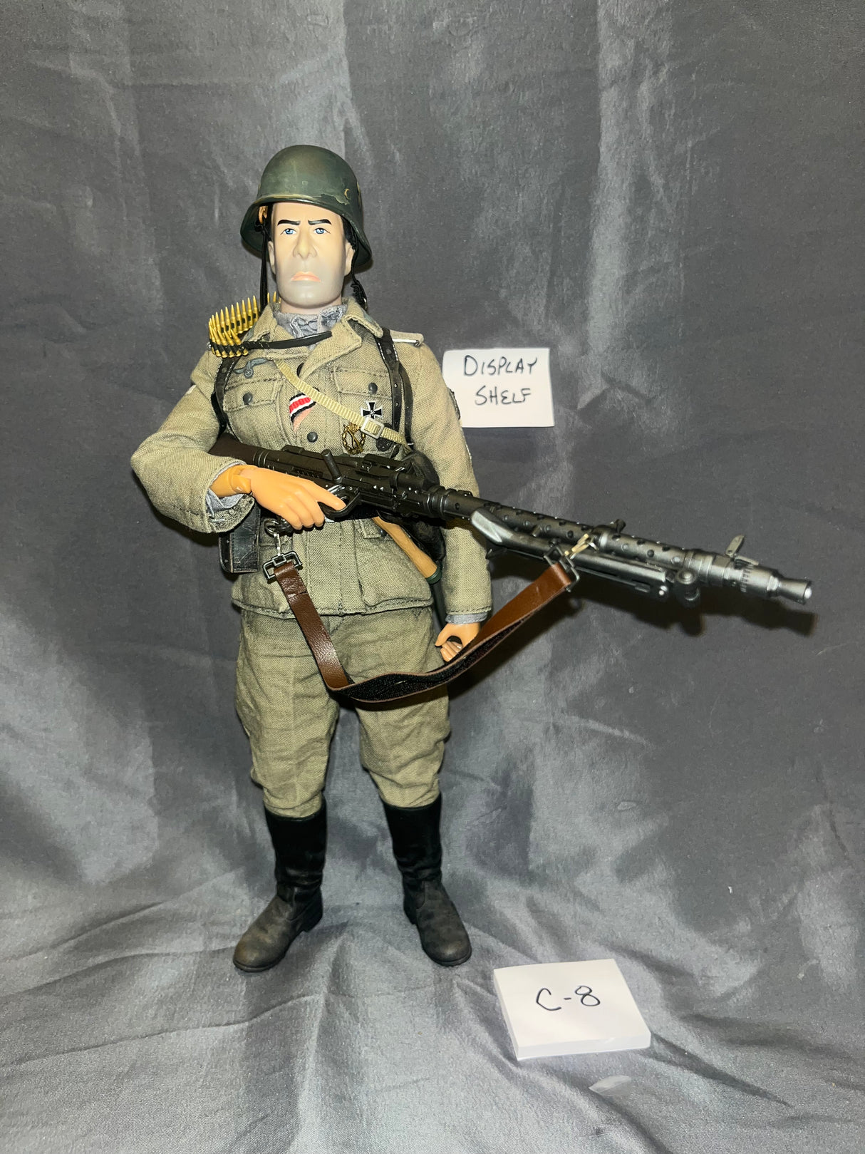 1:6 Scale WWII German Machine Gunner Dressed Figure - Dragon