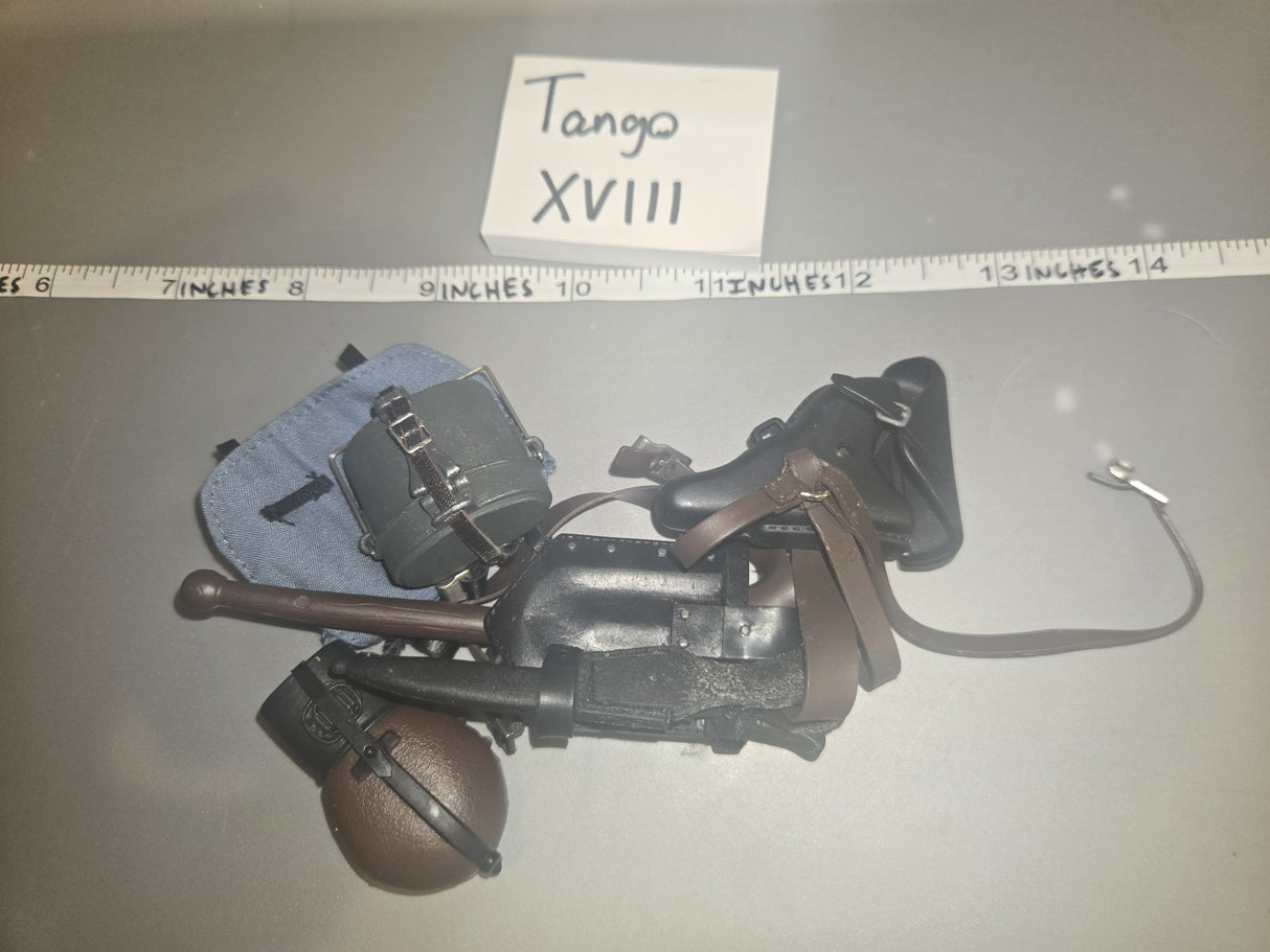 1/6 Scale WWII German Luftwaffe Fallschirmjager Field Gear Lot