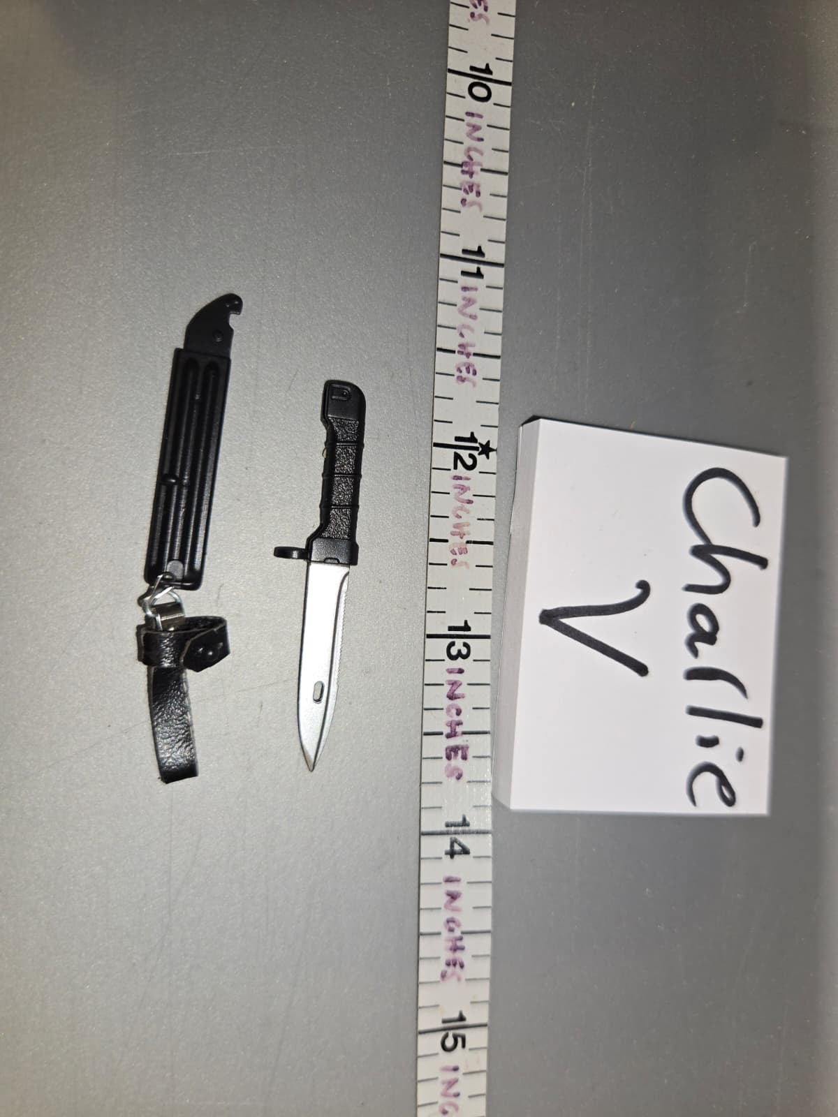 1:6 Scale Modern Russian Knife