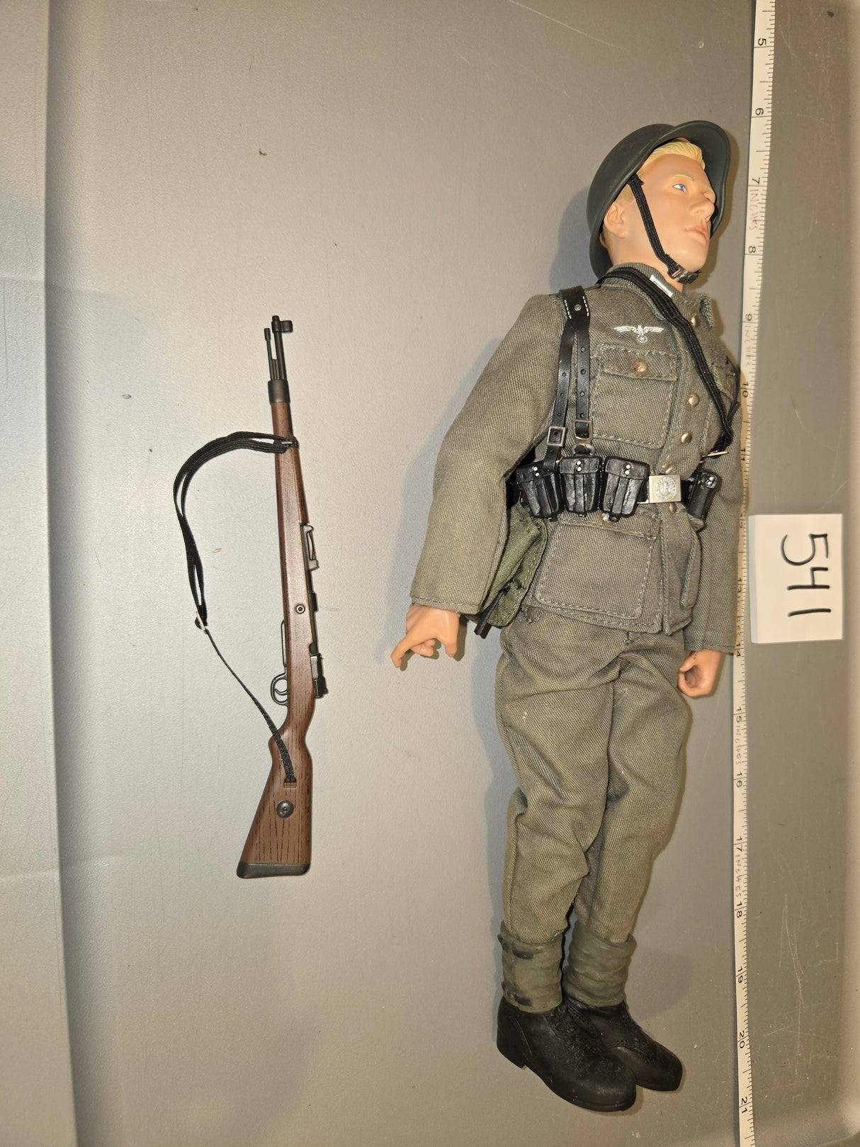 1:6 Scale WWII German Heer Infantry Dressed Figure - Dragon