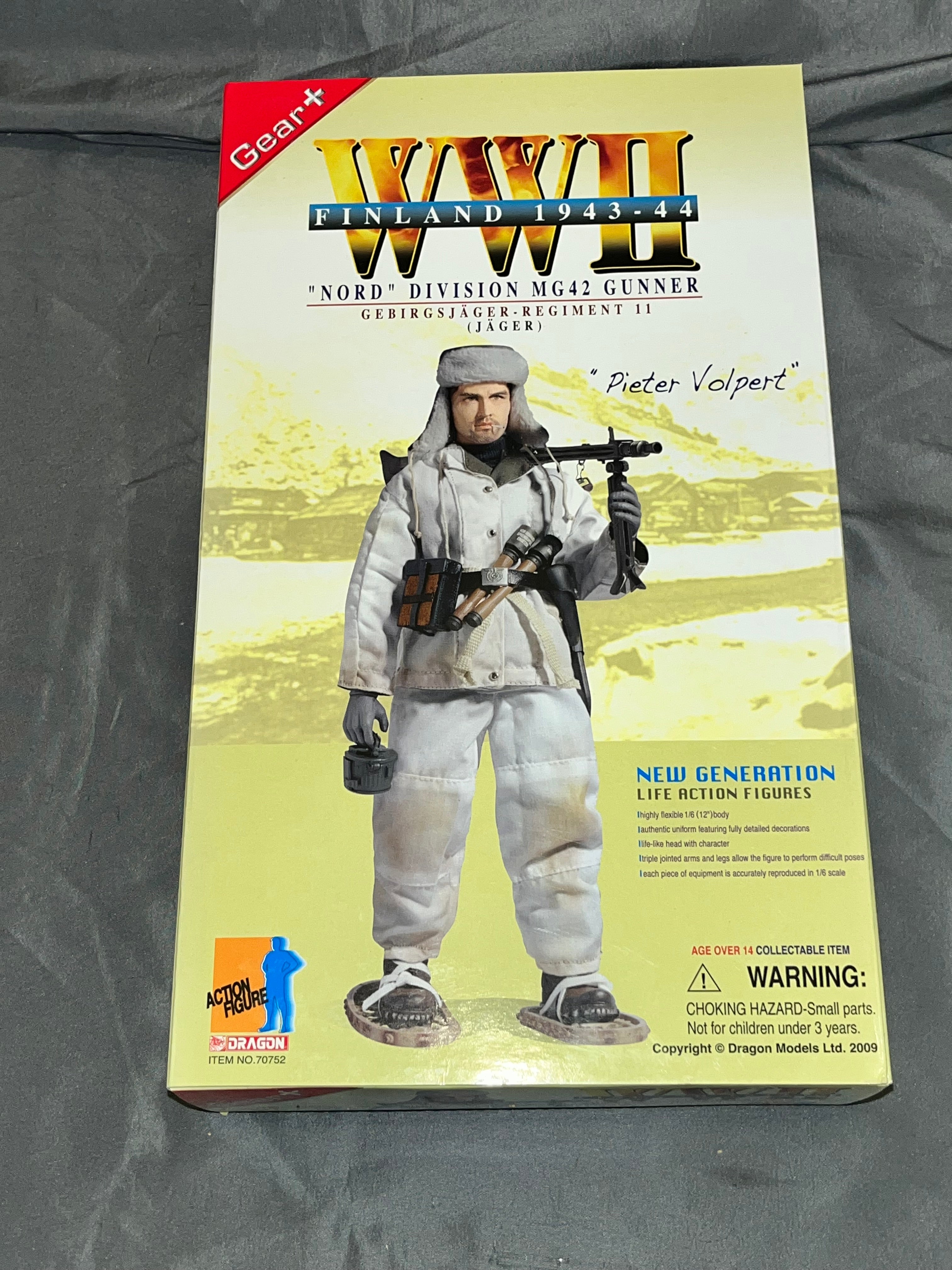 1/6 Scale WWII GERMAN Machine Gunner Pieter Volpert - NIB Dragon