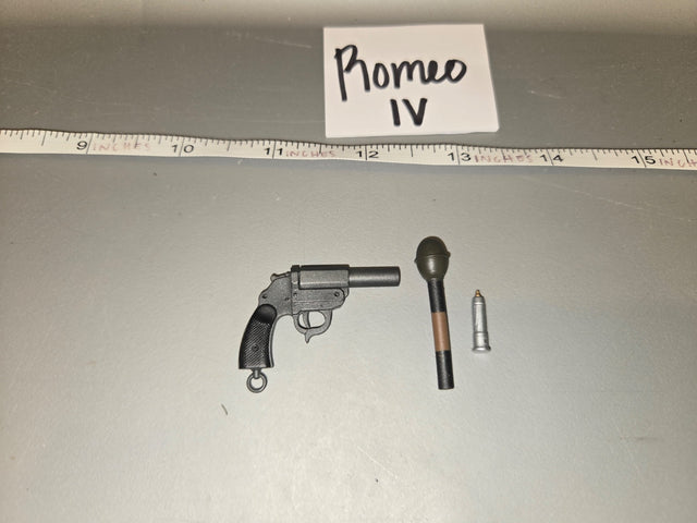 1/6 Scale WWII German Leuchtpistole Flare Gun with Stick Grenade and Flare Round - Romeo IV