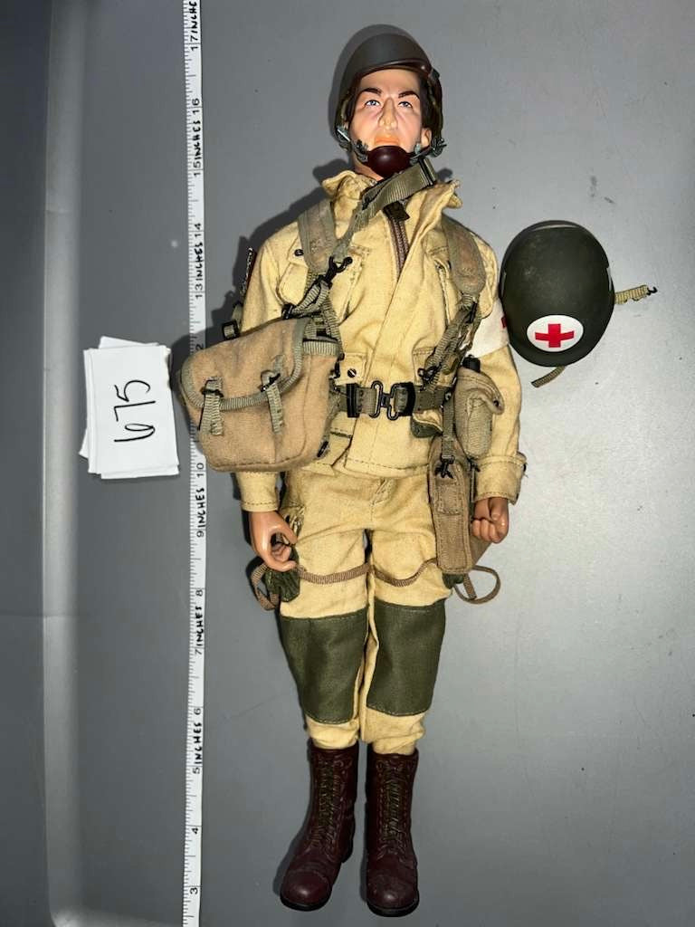 1:6 Scale WWII US Paratrooper Medic Dressed Figure - Dragon