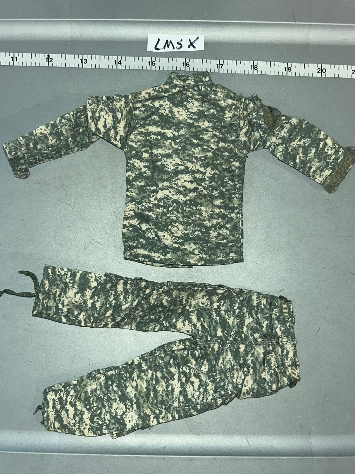 1:6 Scale Modern Era US Army ACU Uniform - Hot Toys