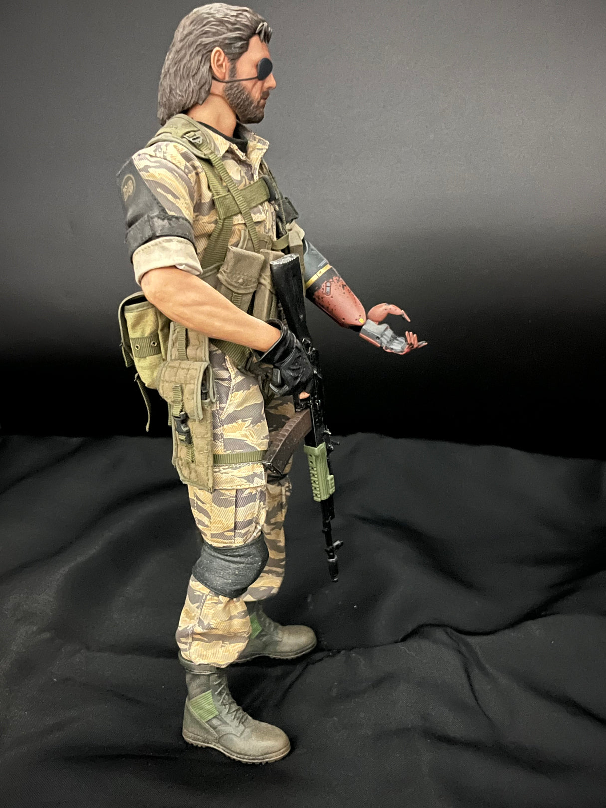 1/6 Scale Modern Era Venom Snake Metal Gear Solid V The Phantom Pain Premium Dressed Figure