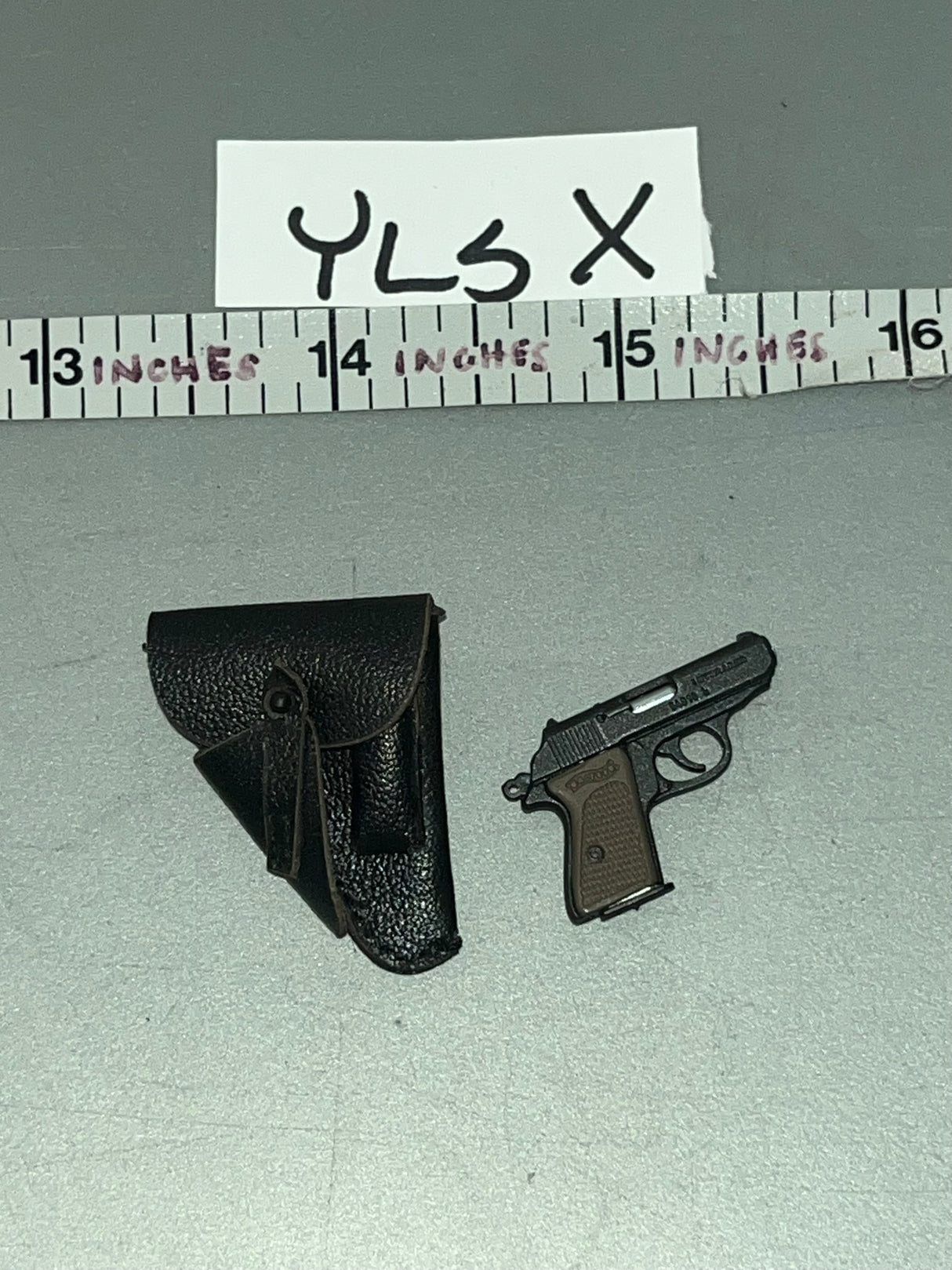 1:6 Scale WWII German Pistol and Holster #A - Whitman - Facepool FP019
