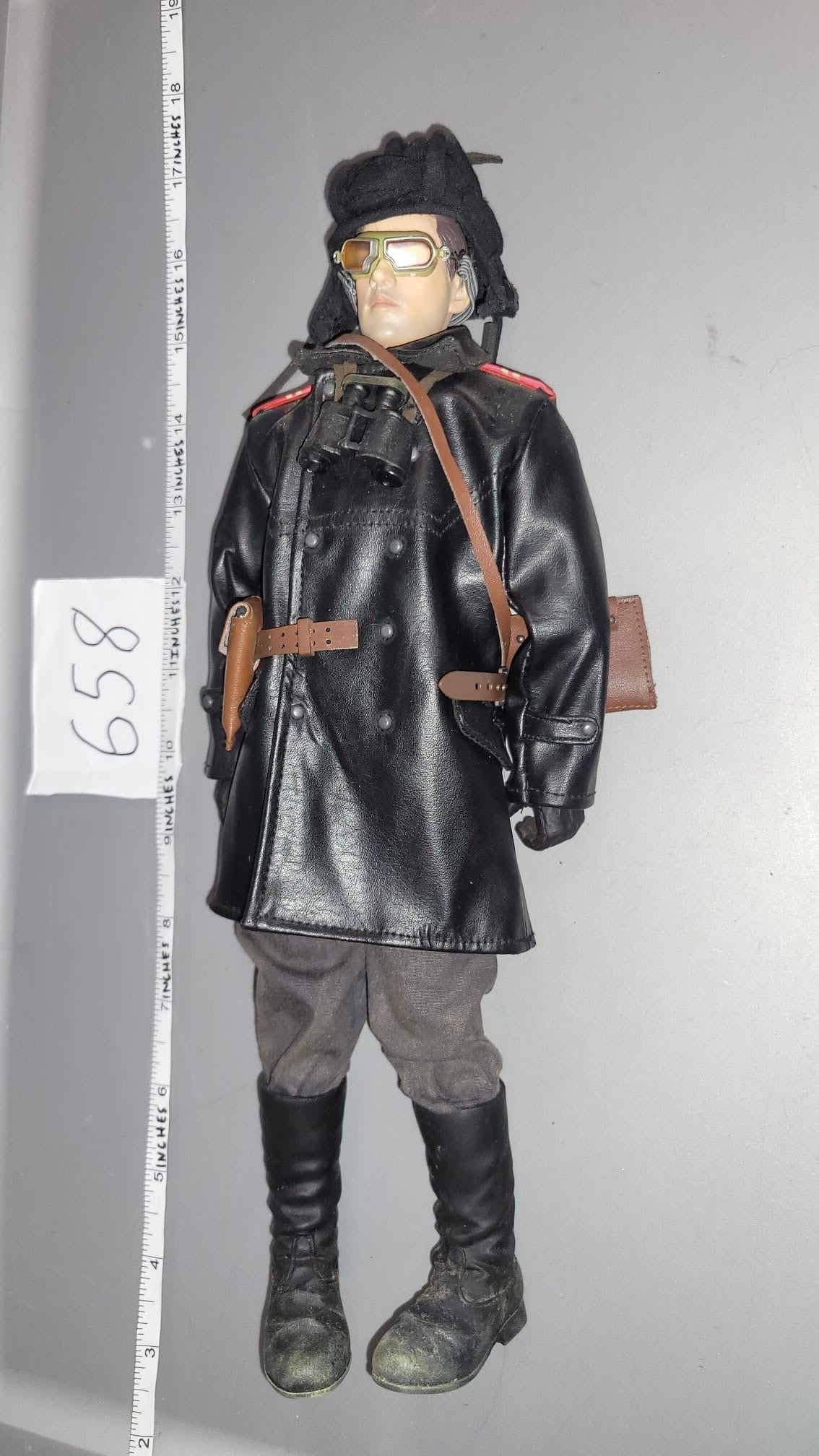 1:6 Scale WWII Russian Tanker Dressed Figure - Dragon