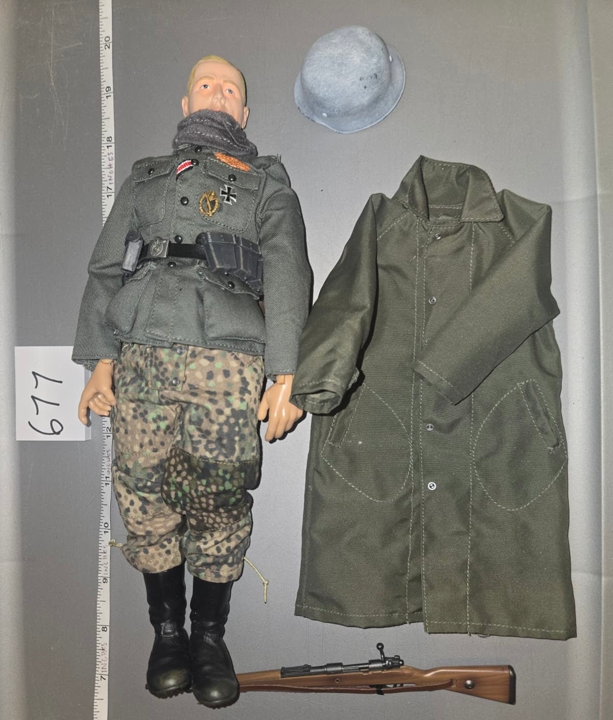 1:6 Scale WWII German Waffen Battle of Bulge Dressed Figure - Dragon