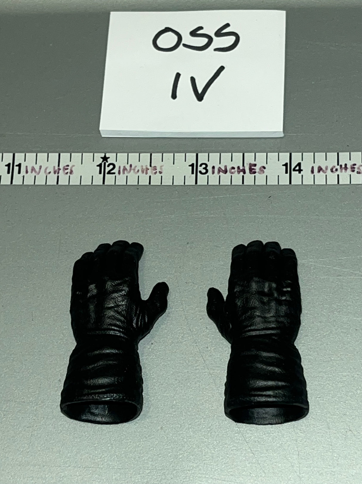 1/6 Scale Gloved Hands - Science Fiction Ghostbusters Ghost Hunting Squad -  Present Toys