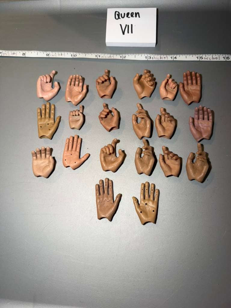 1/6 Scale Nude Figure Hand Lot