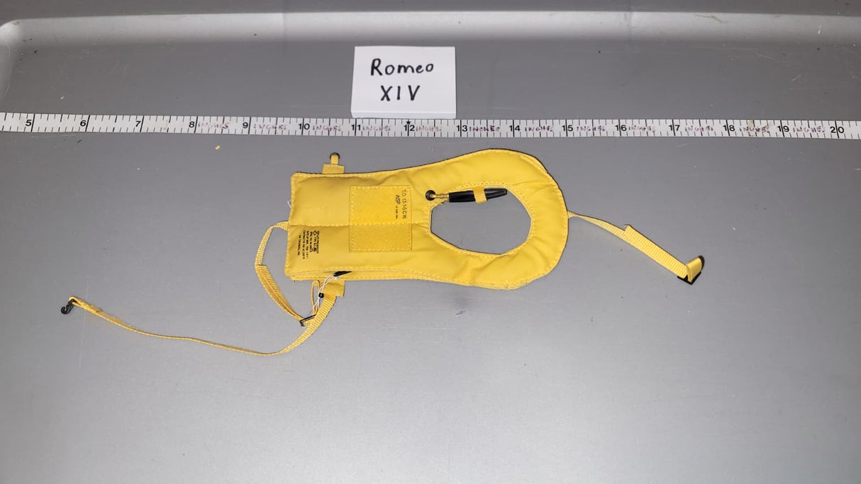 1:6 WWII US Bomber Crew Life Vest  - Aviator / Pilot