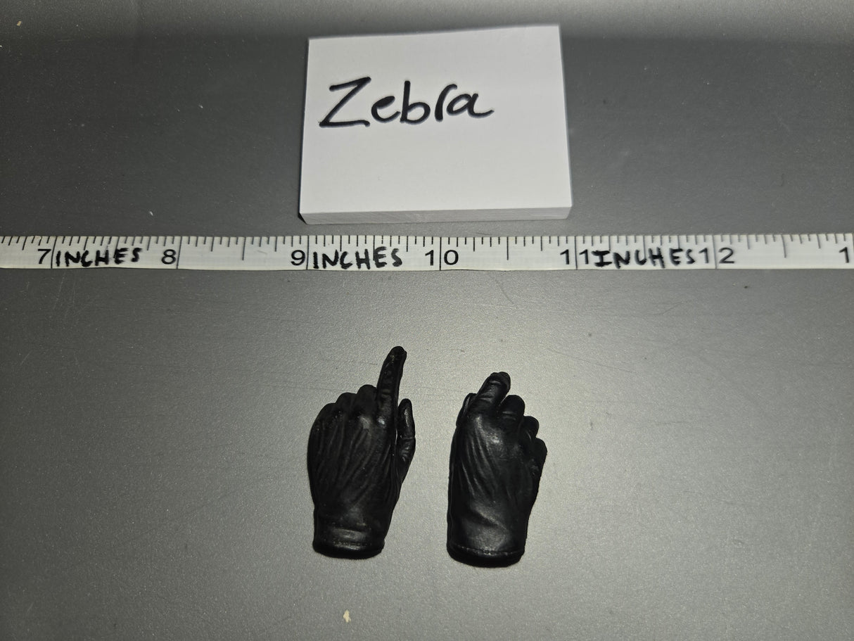 1:6 Scale Medieval Gloved Hands