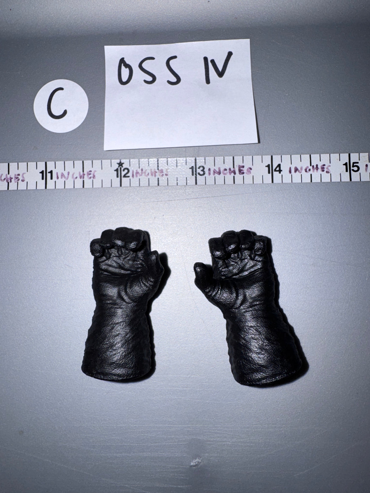 1/6 Scale Gloved Hands - Science Fiction Ghostbusters Ghost Hunting Squad -  Present Toys