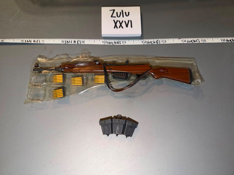 1/6 Scale WWII Soviet SVT-40 Semi-Automatic Rifle with Sling and Kar98k Triple Ammunition Pouches