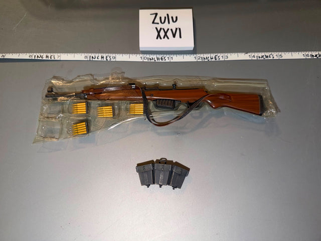 1/6 Scale WWII Soviet SVT-40 Semi-Automatic Rifle with Sling and Kar98k Triple Ammunition Pouches