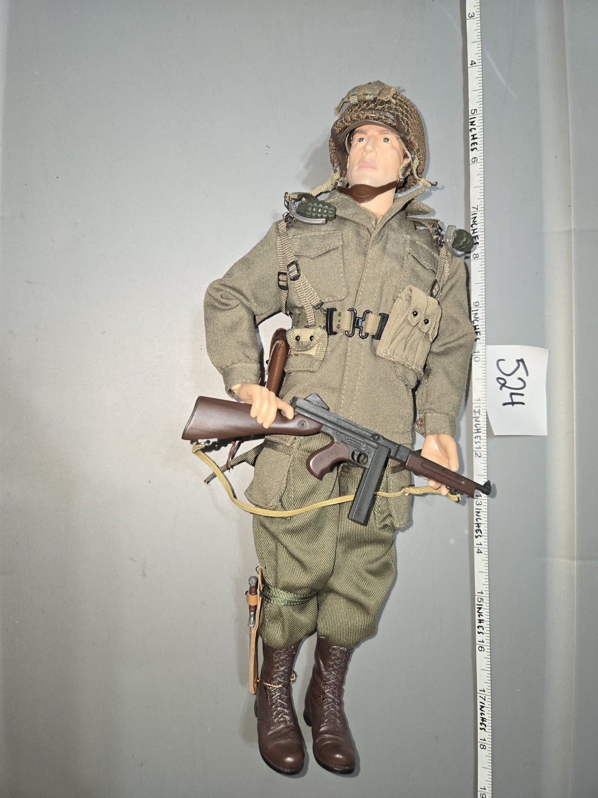 1:6 Scale WWII US Paratrooper Dressed Figure - Dragon